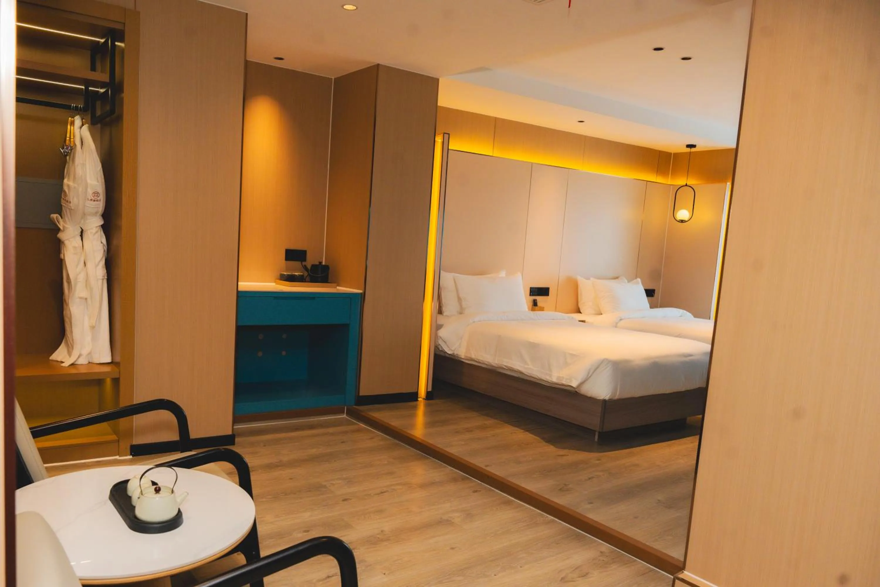 Photo of the whole room, Bed in Jiuding Joy Hotel