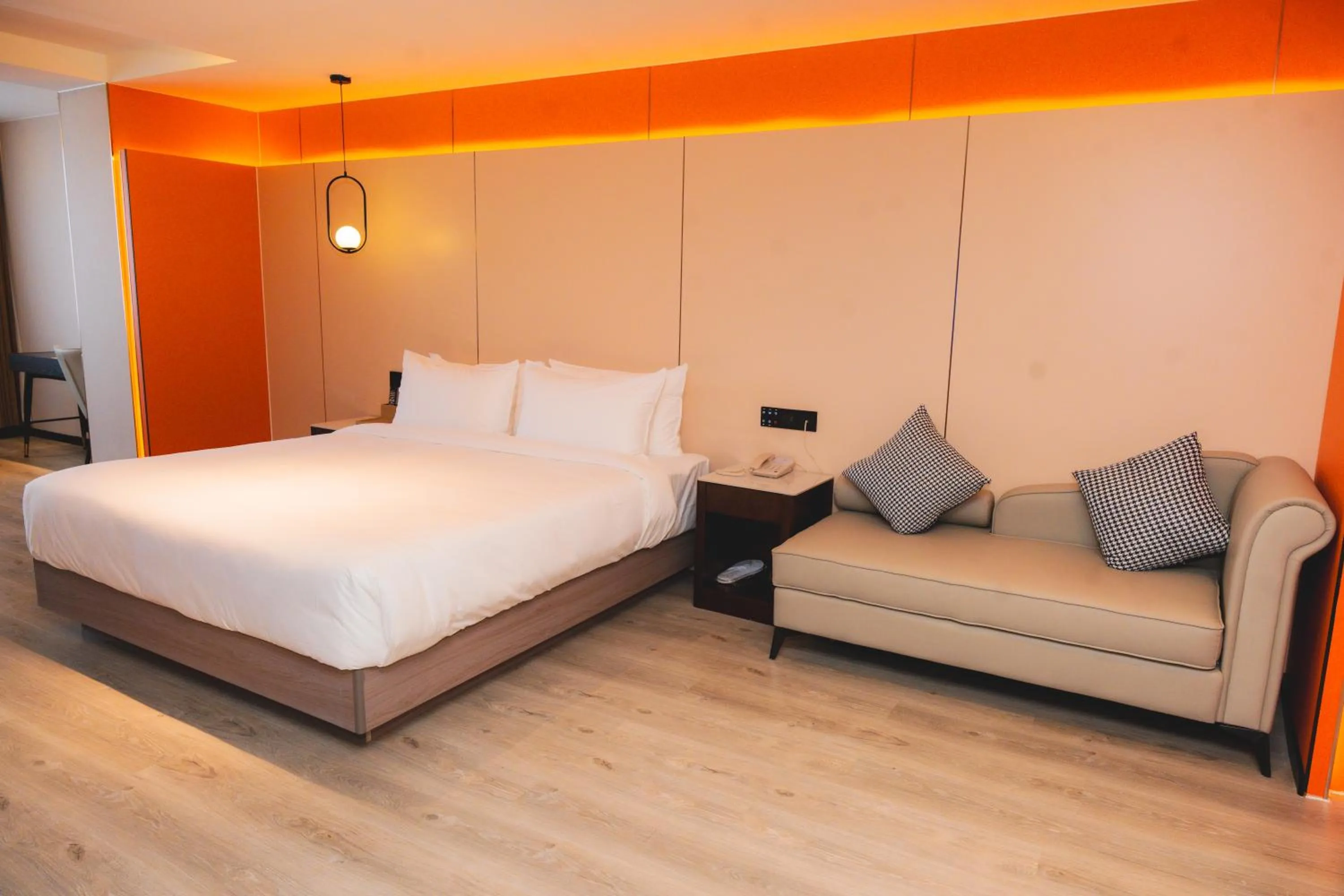 Seating area, Bed in Jiuding Joy Hotel