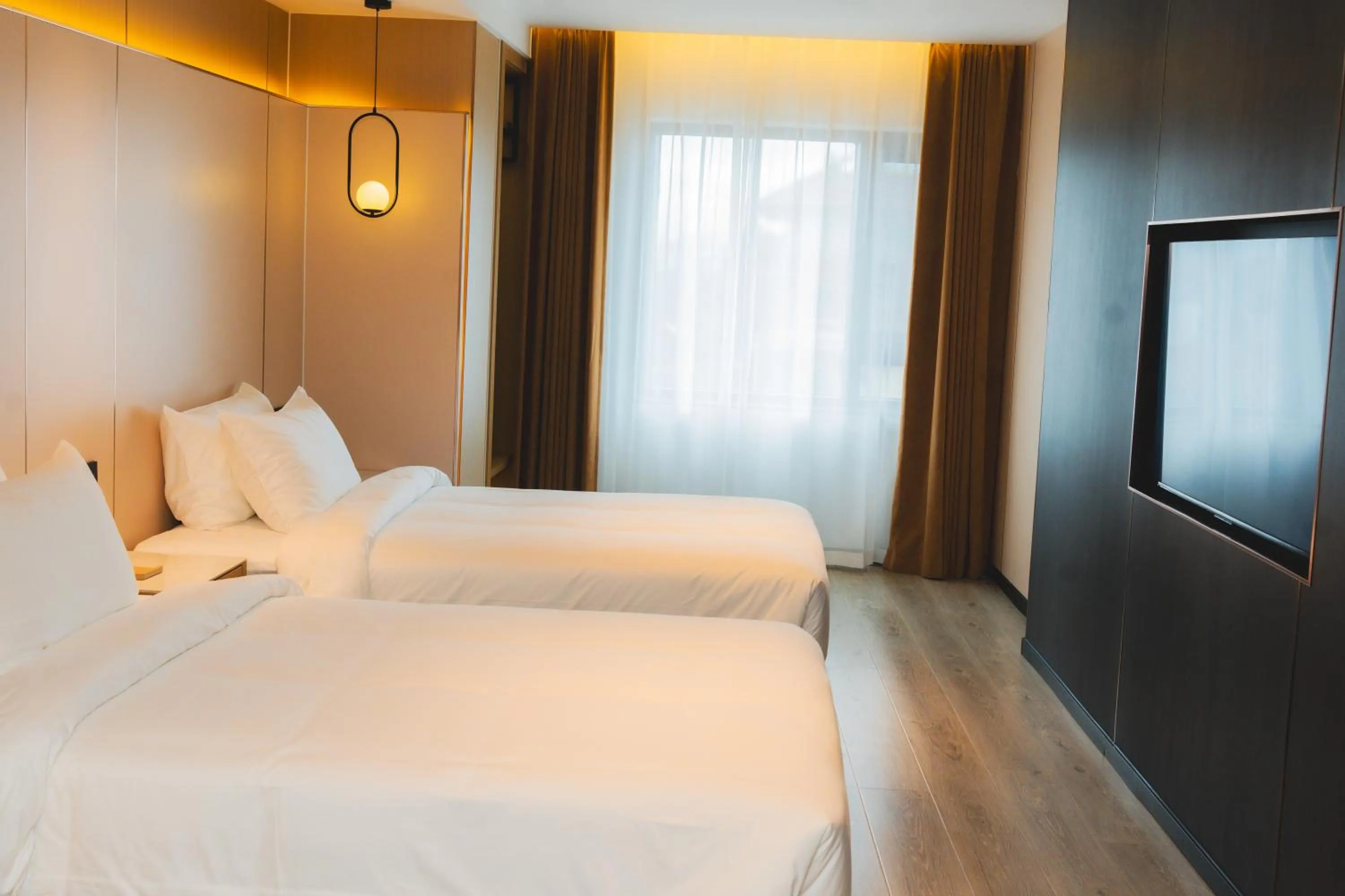 Photo of the whole room, Bed in Jiuding Joy Hotel