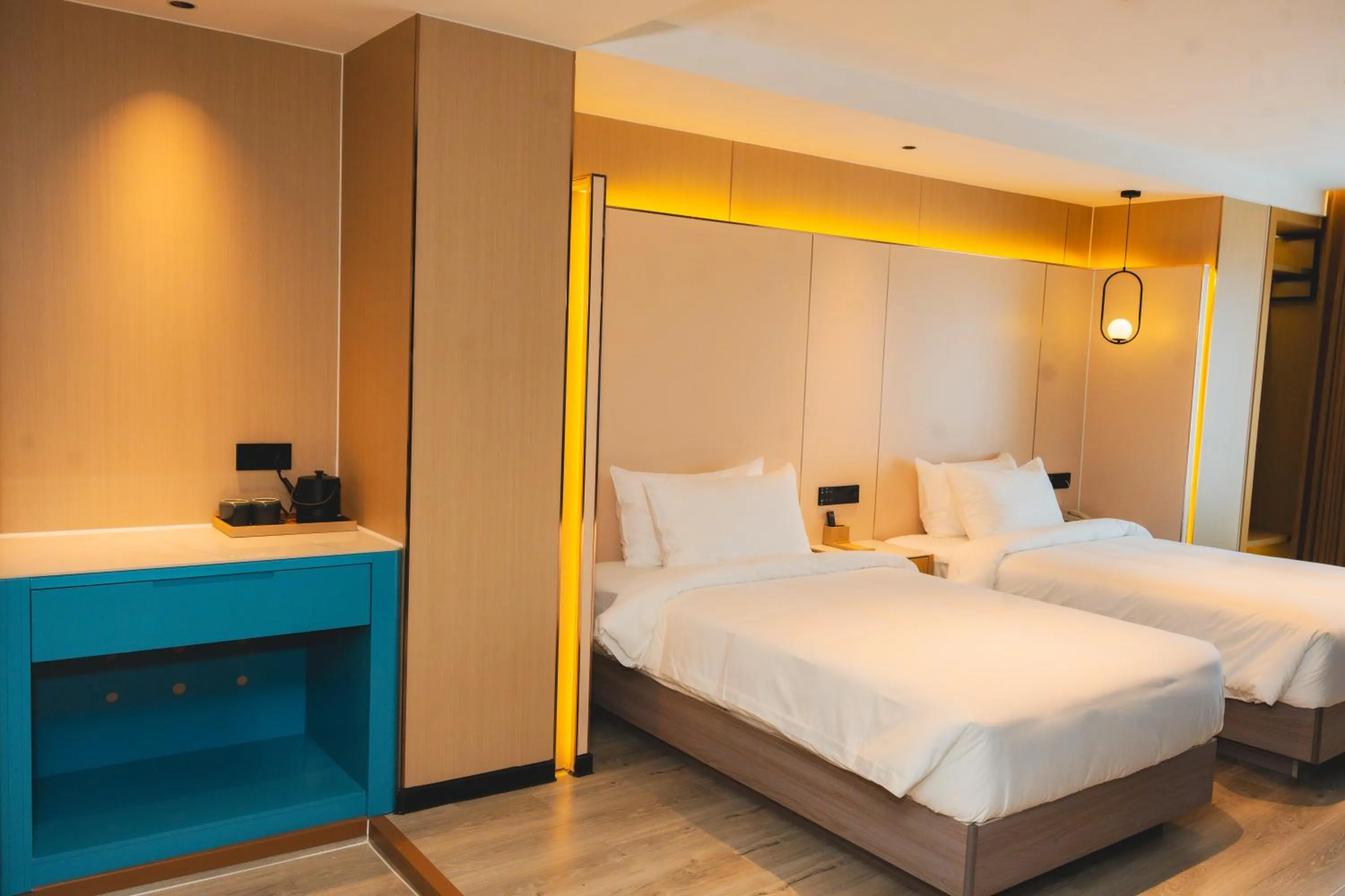 Bedroom, Bed in Jiuding Joy Hotel