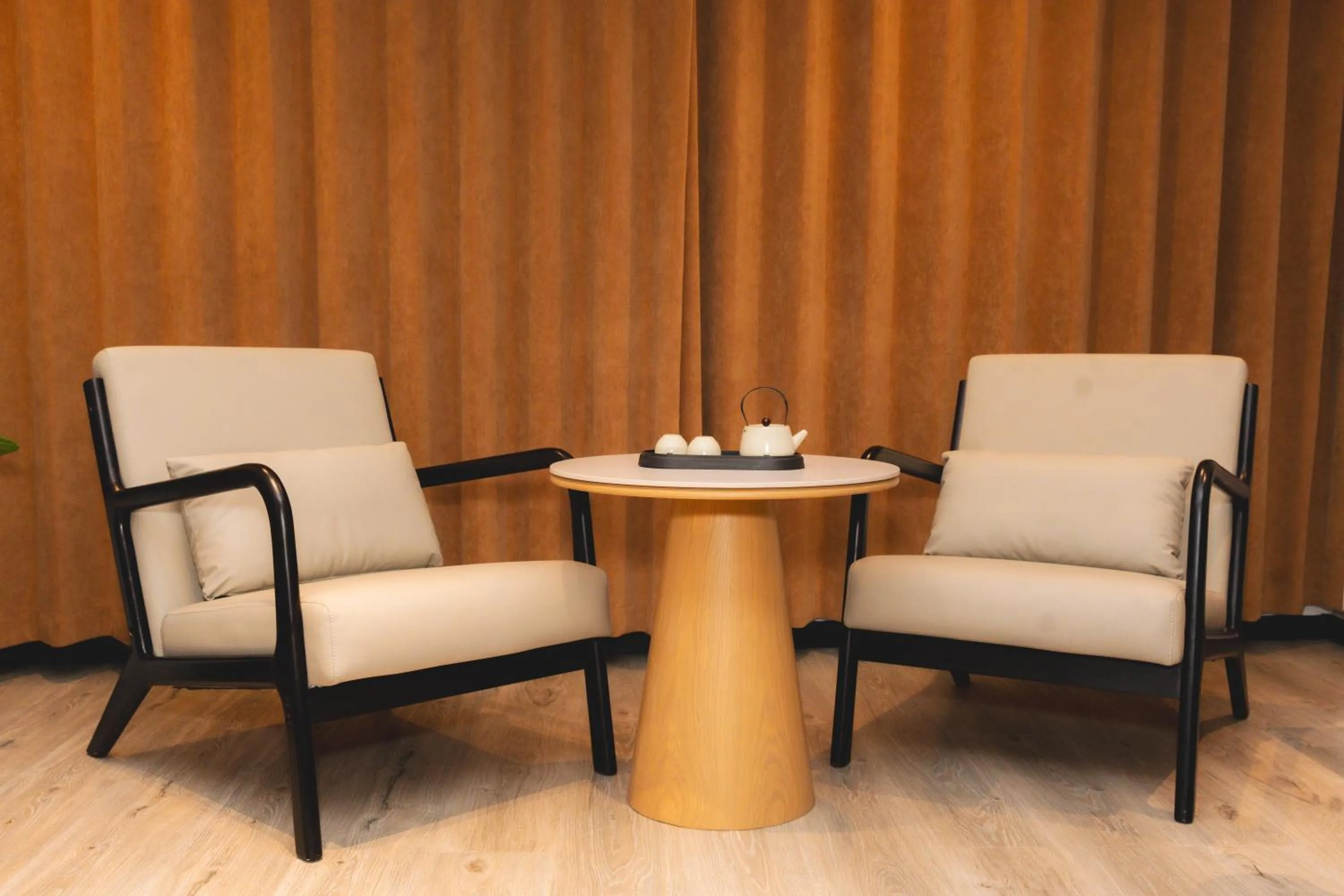 Seating area in Jiuding Joy Hotel