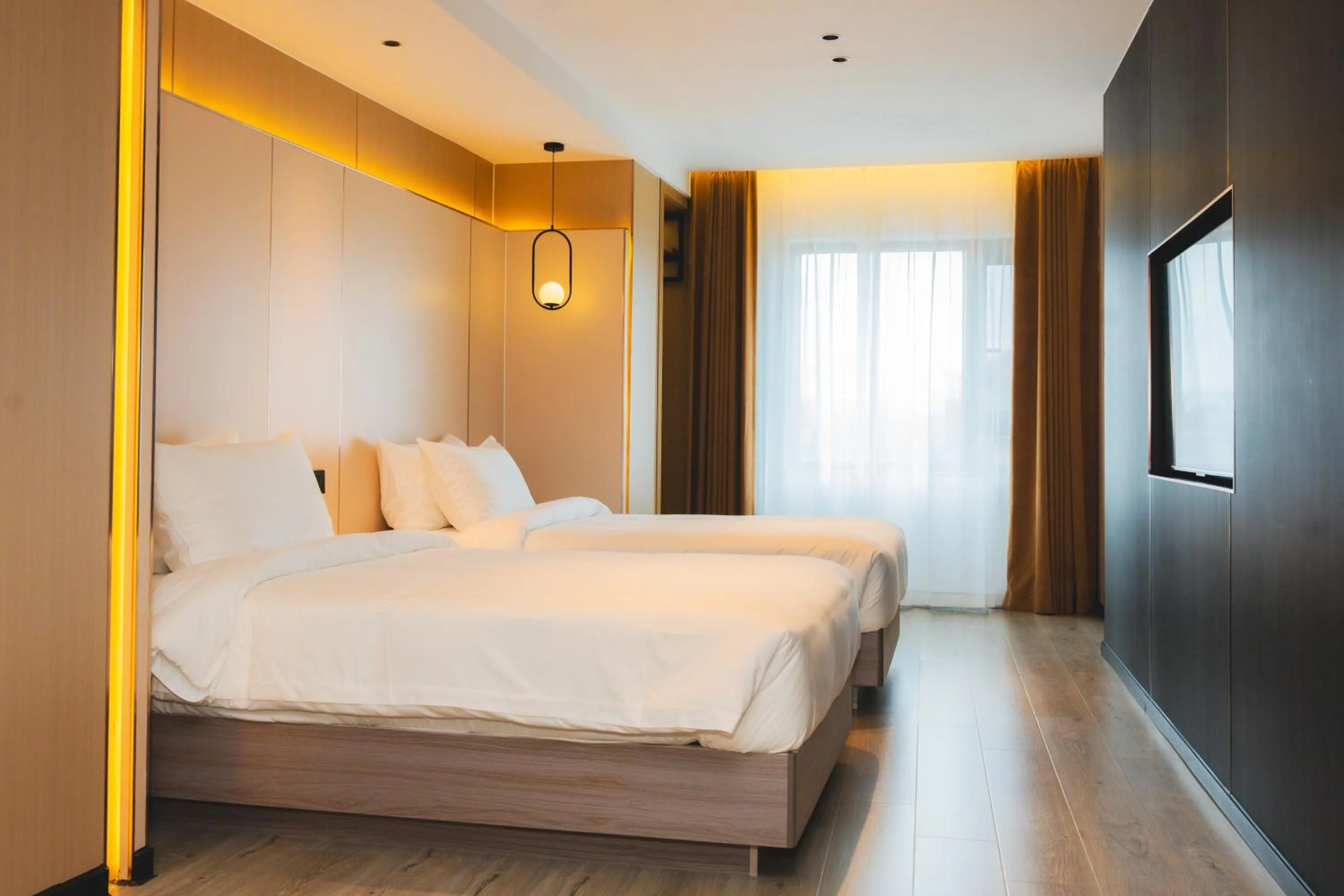 Bedroom, Bed in Jiuding Joy Hotel