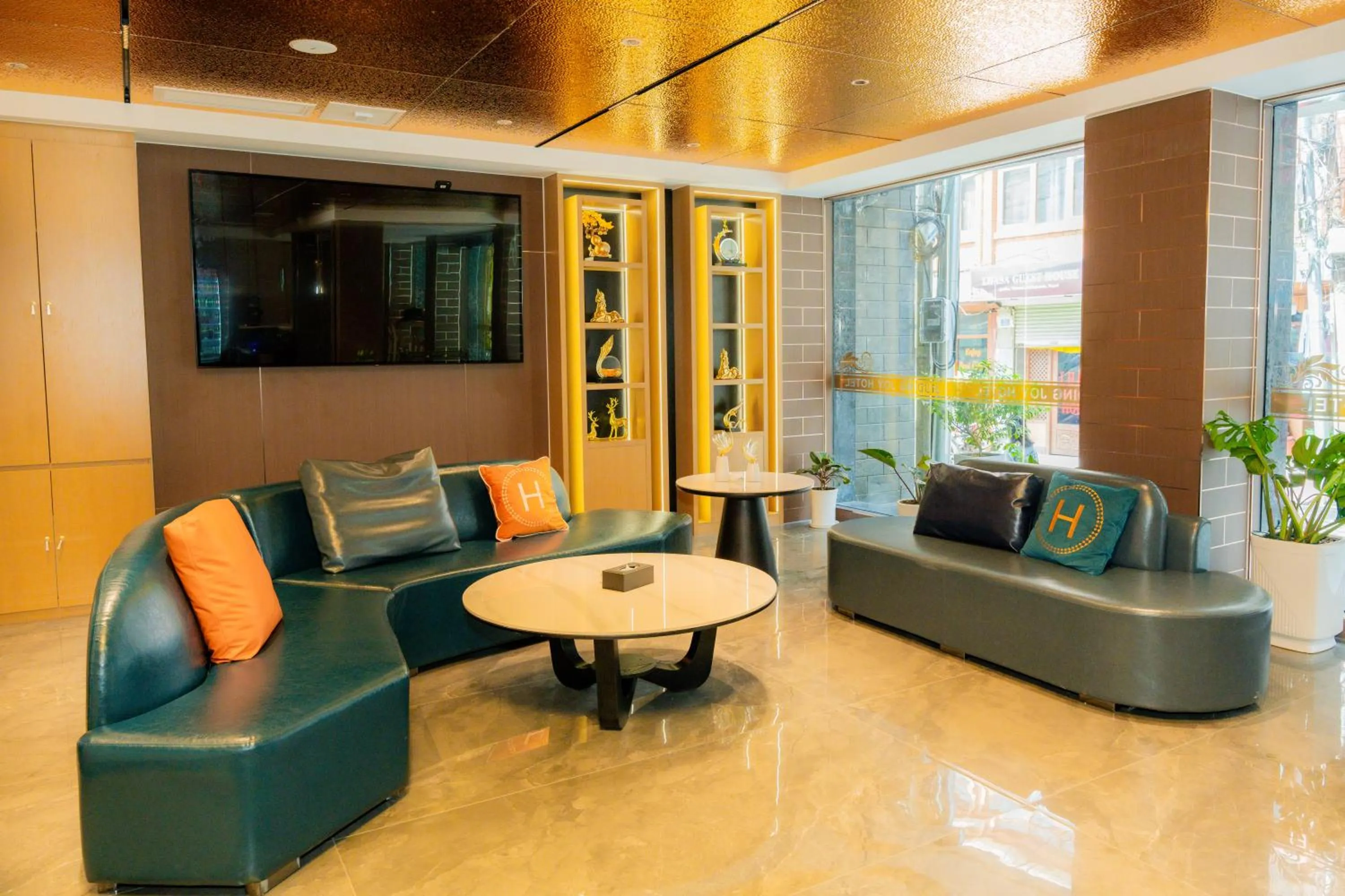 Seating area in Jiuding Joy Hotel