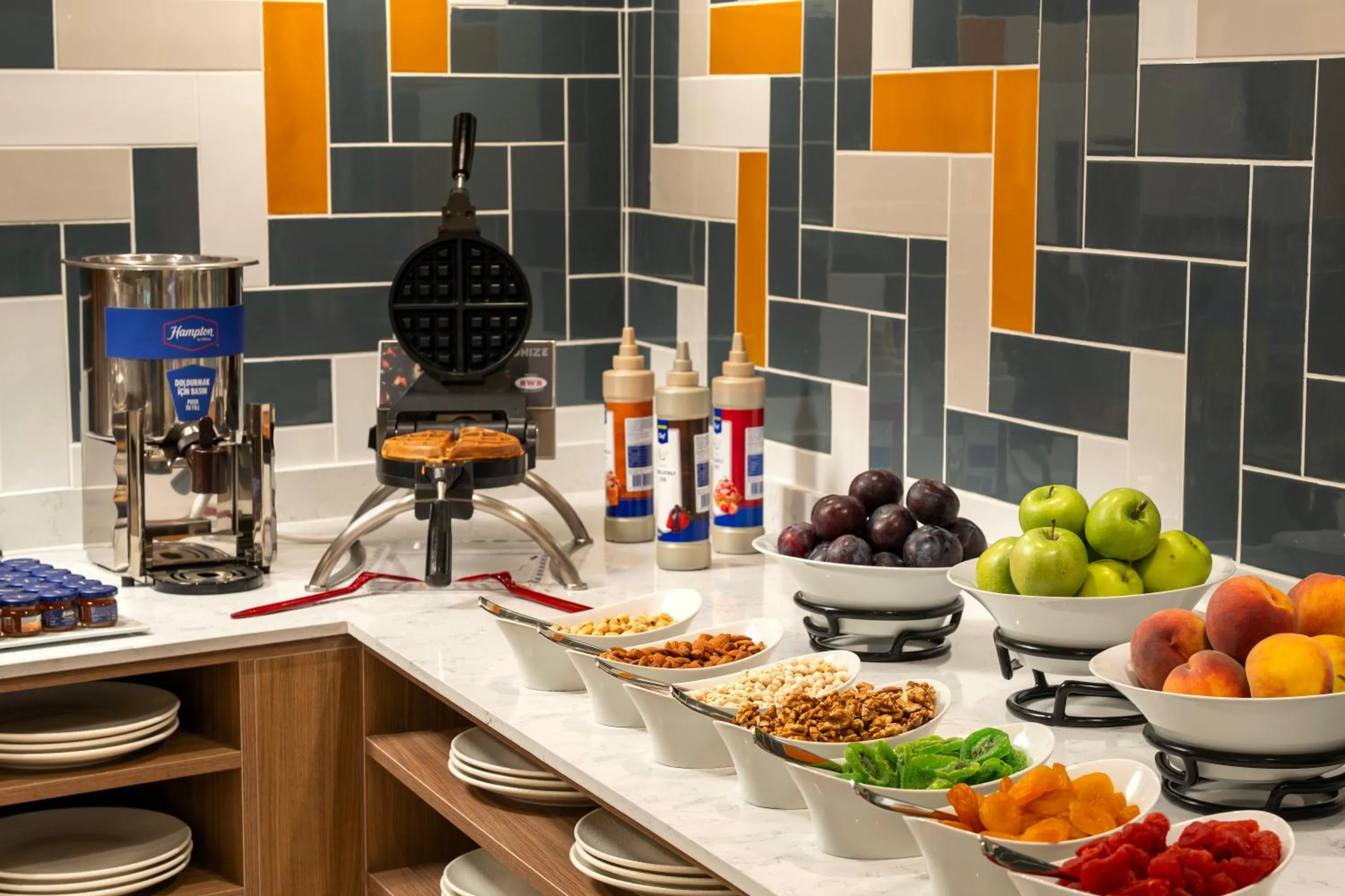 Food and drinks in Hampton By Hilton Istanbul Sisli