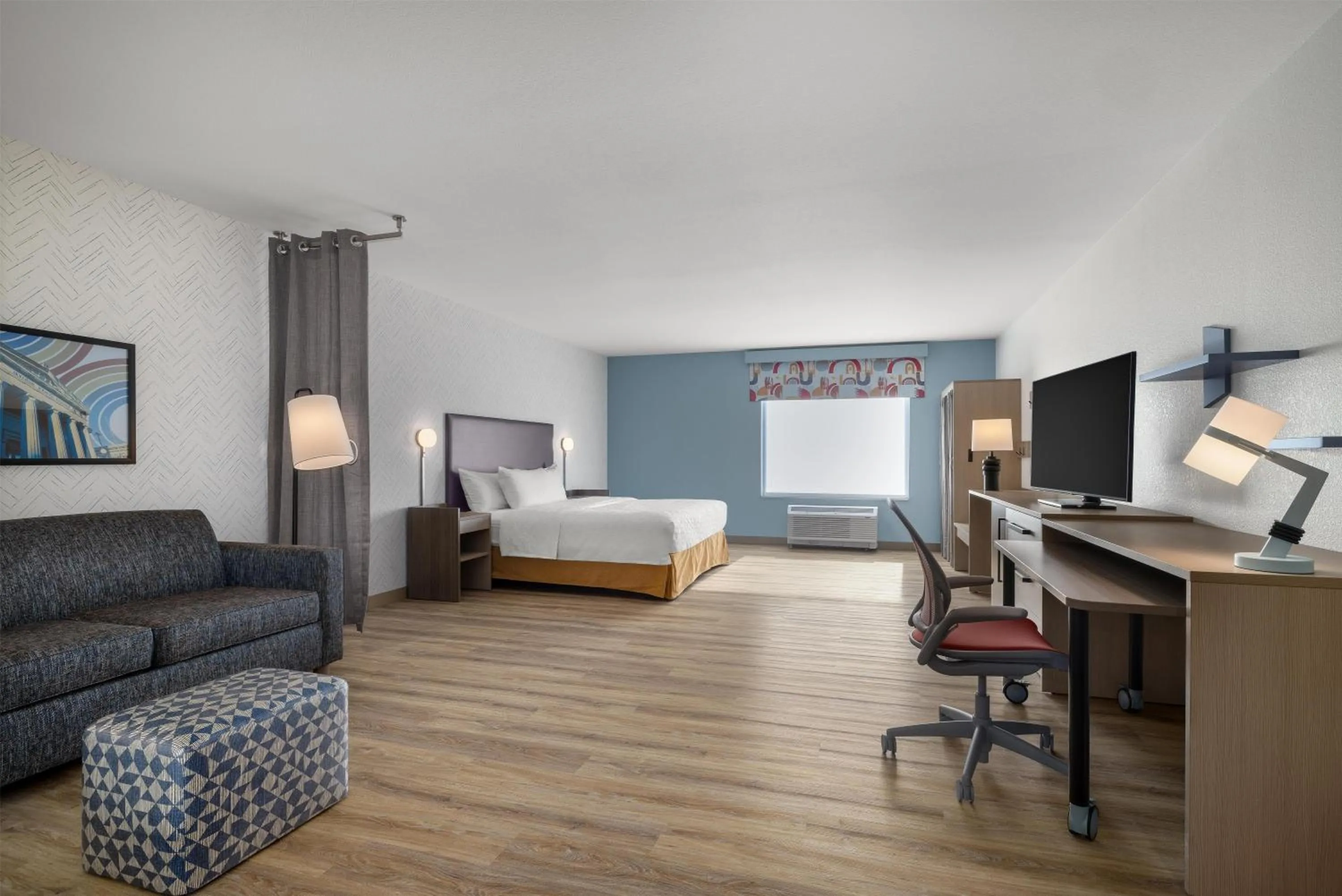 Living room, Bed in Home2 Suites By Hilton Muncie