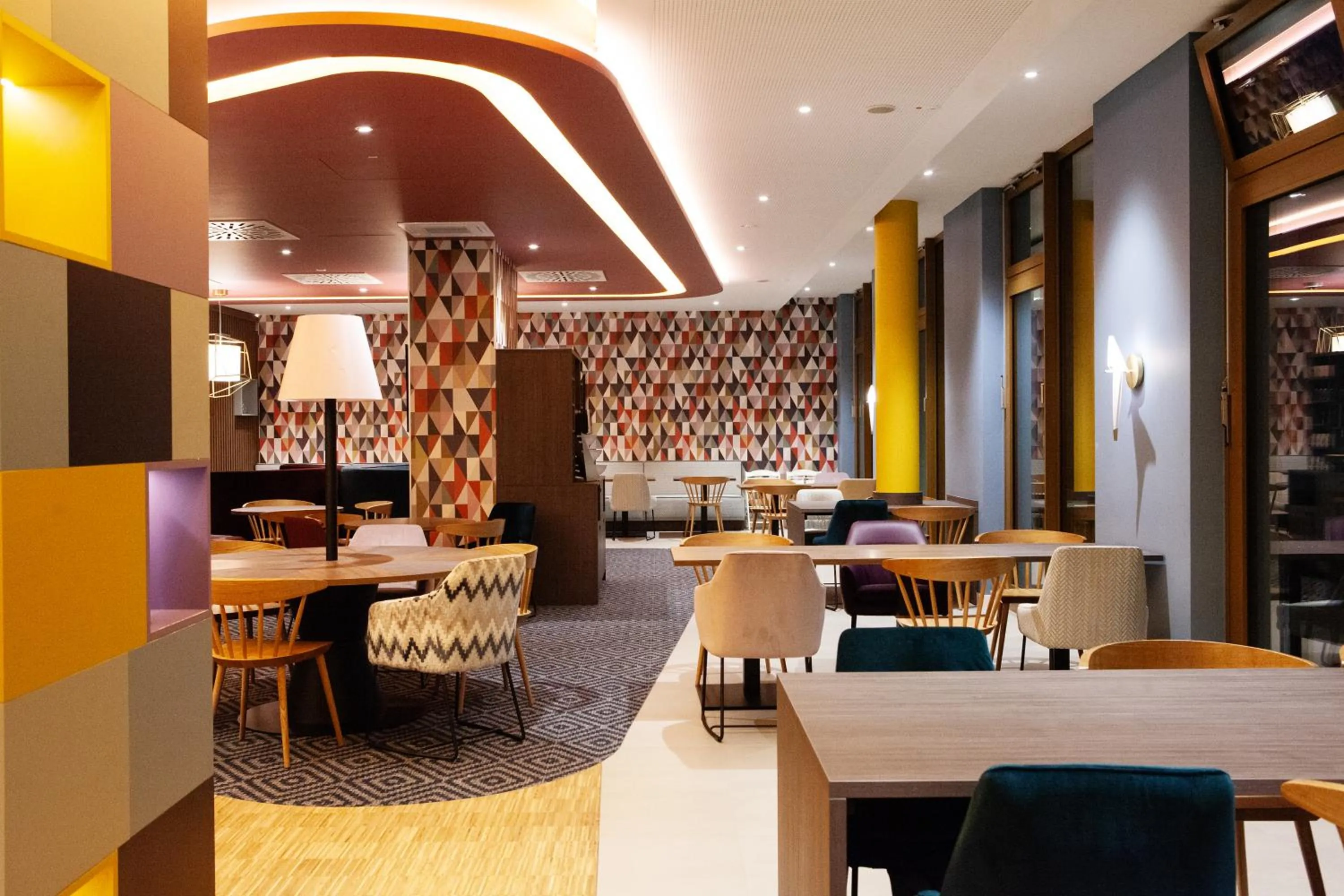 Lobby or reception in Hampton By Hilton Stuttgart Airport