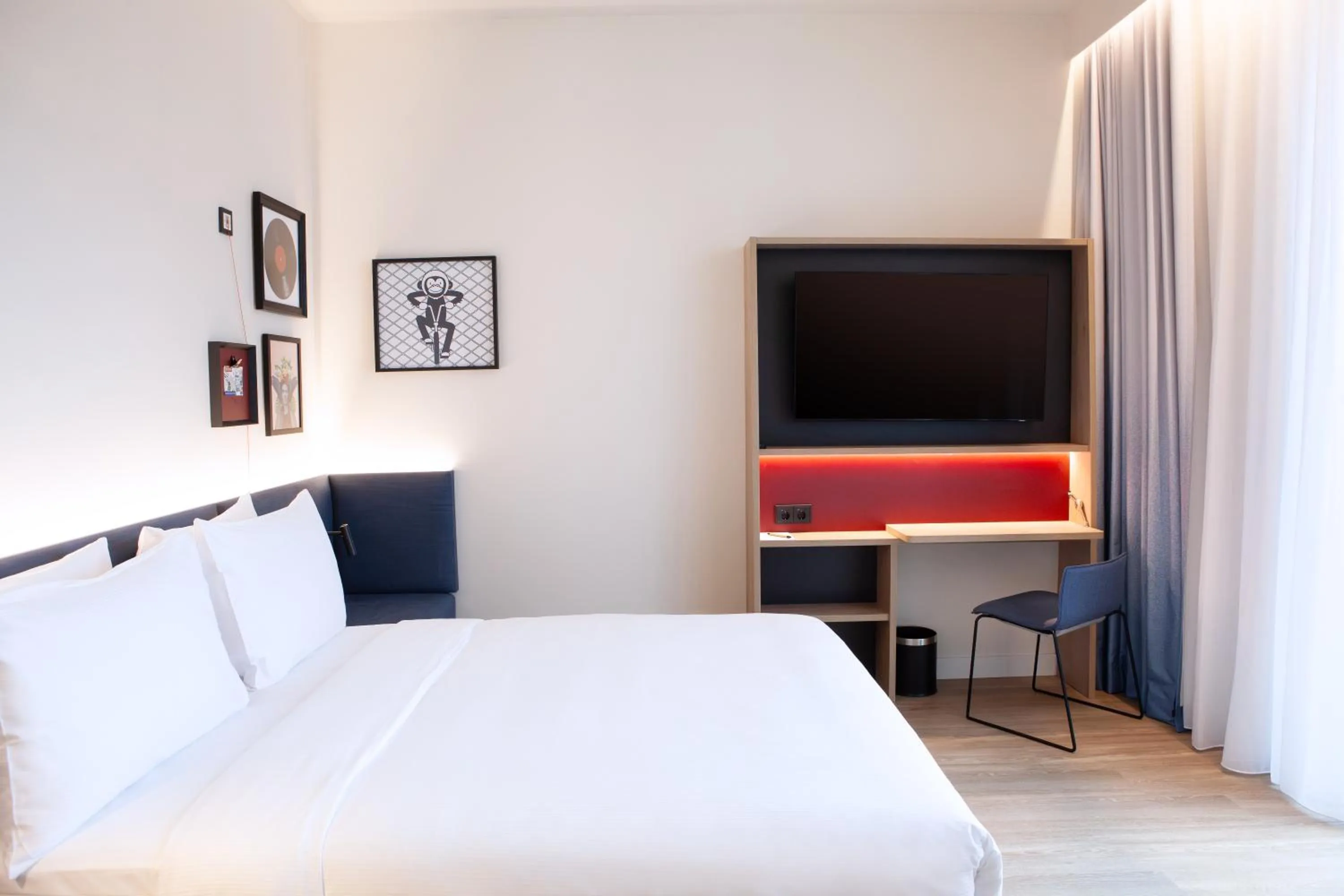 Bedroom, Bed in Hampton By Hilton Stuttgart Airport
