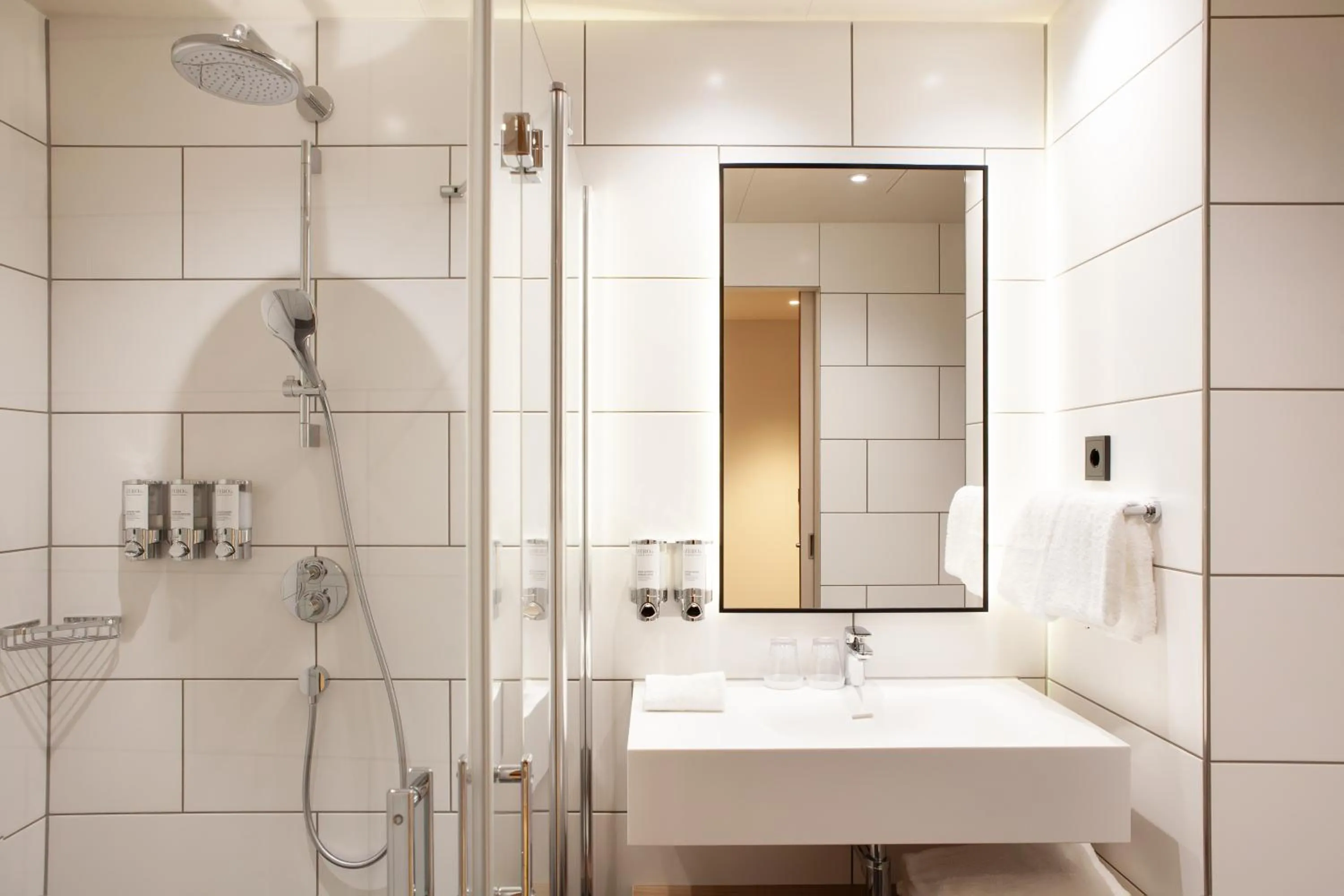 Bathroom in Hampton By Hilton Stuttgart Airport