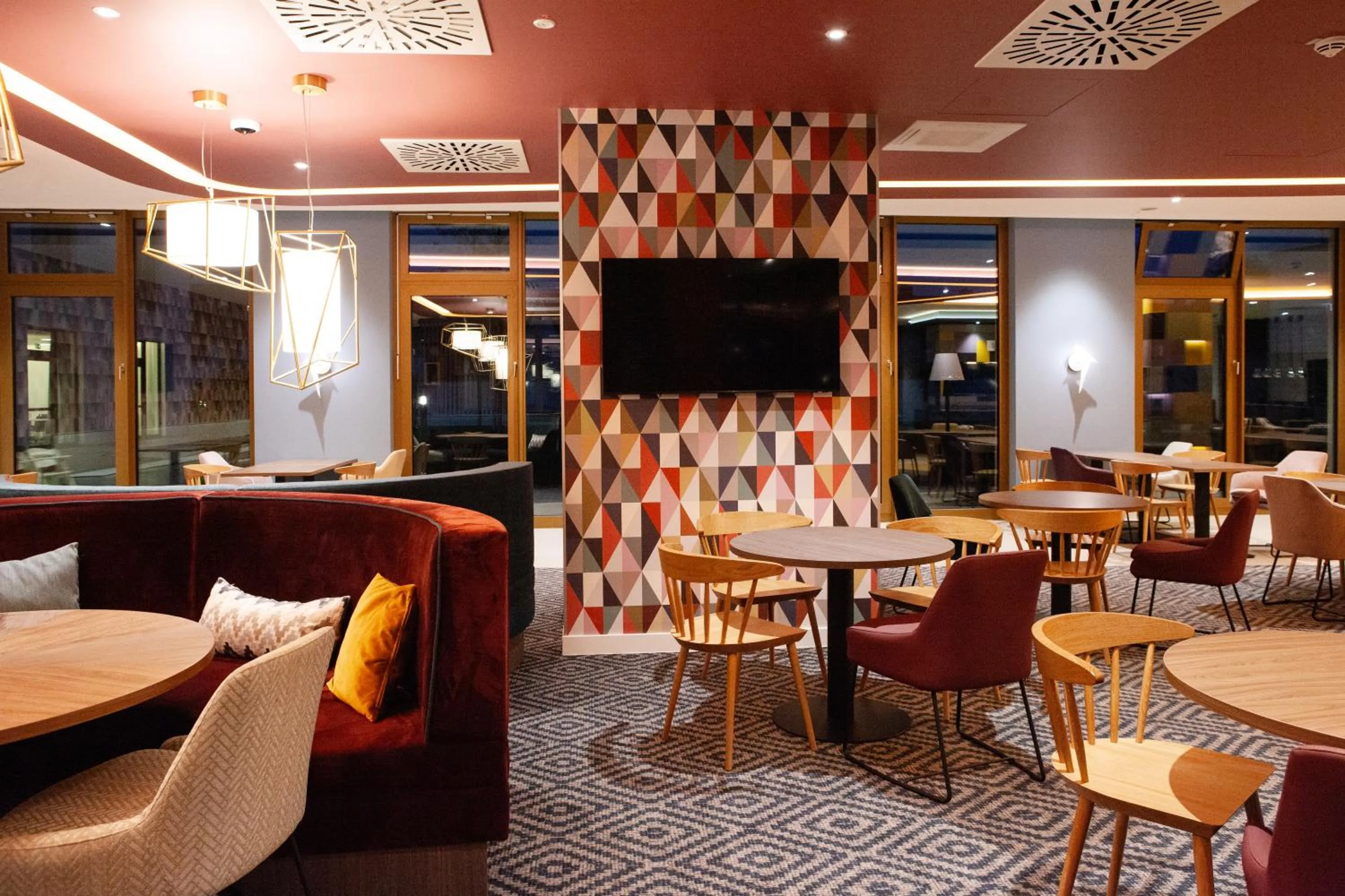 Lobby or reception in Hampton By Hilton Stuttgart Airport