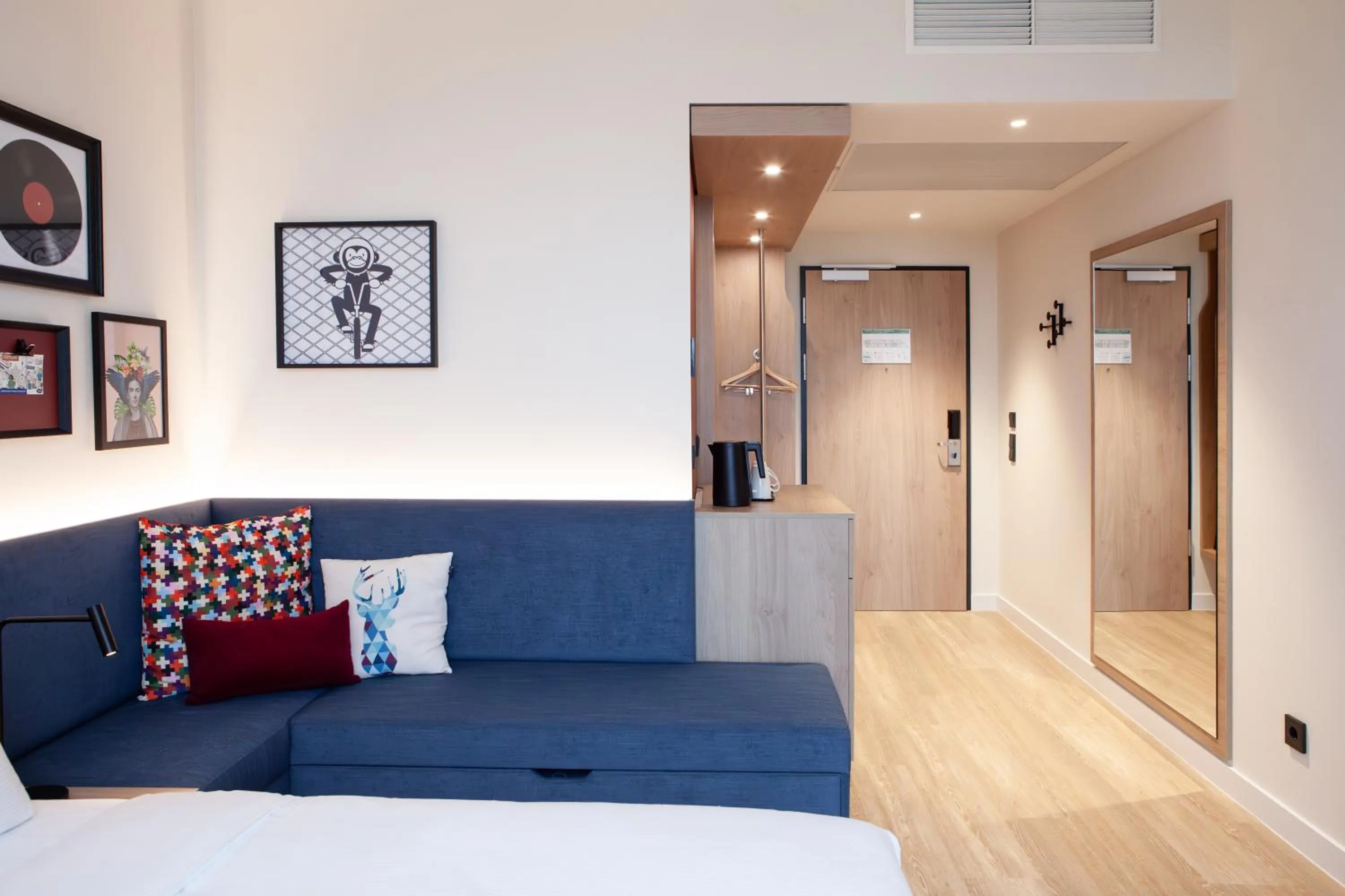 Bedroom, Bed in Hampton By Hilton Stuttgart Airport