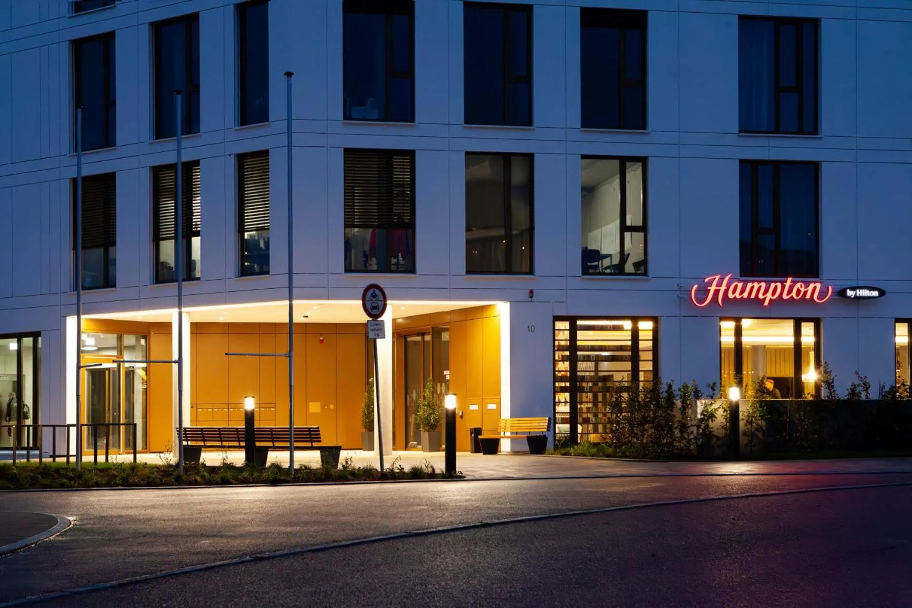 Property building in Hampton By Hilton Stuttgart Airport