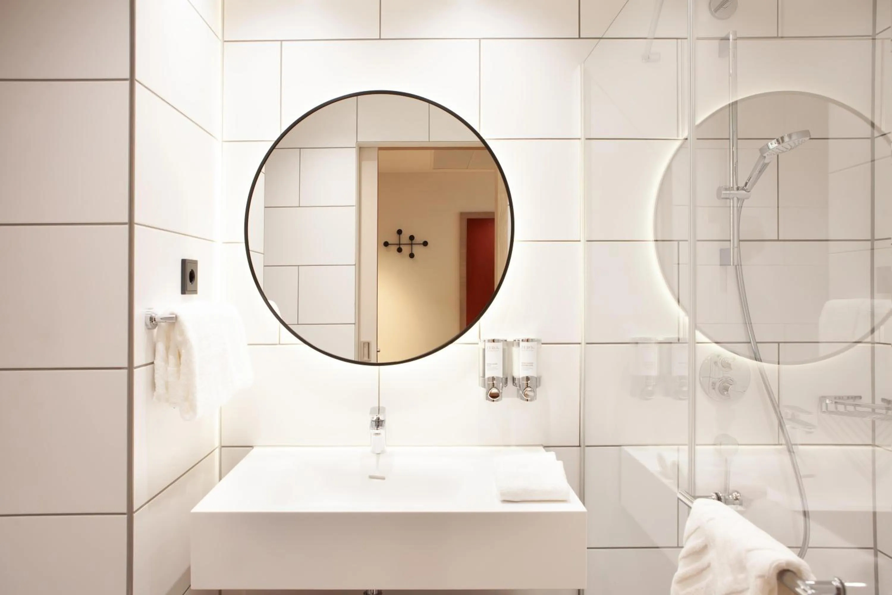 Bathroom in Hampton By Hilton Stuttgart Airport