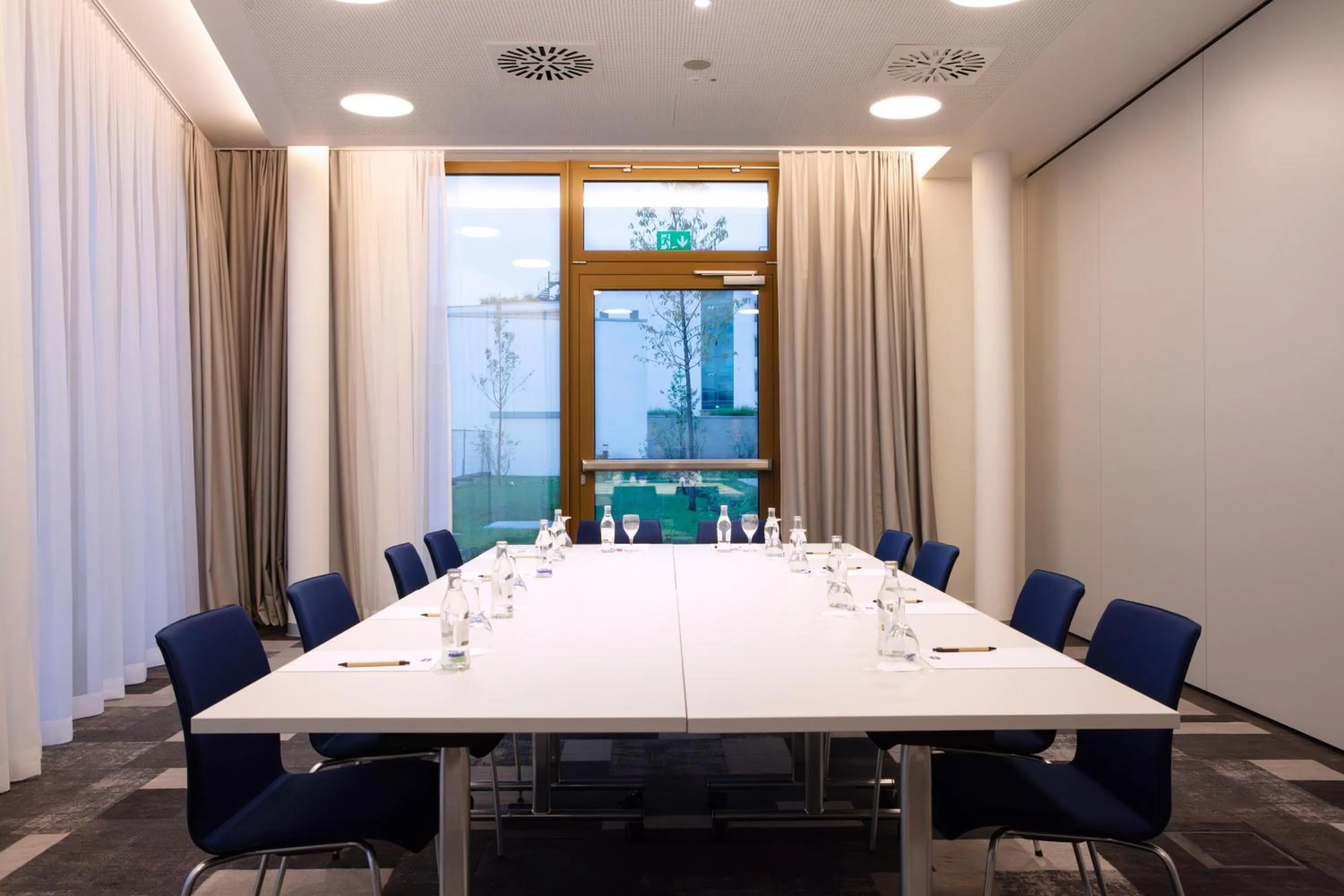 Meeting/conference room in Hampton By Hilton Stuttgart Airport
