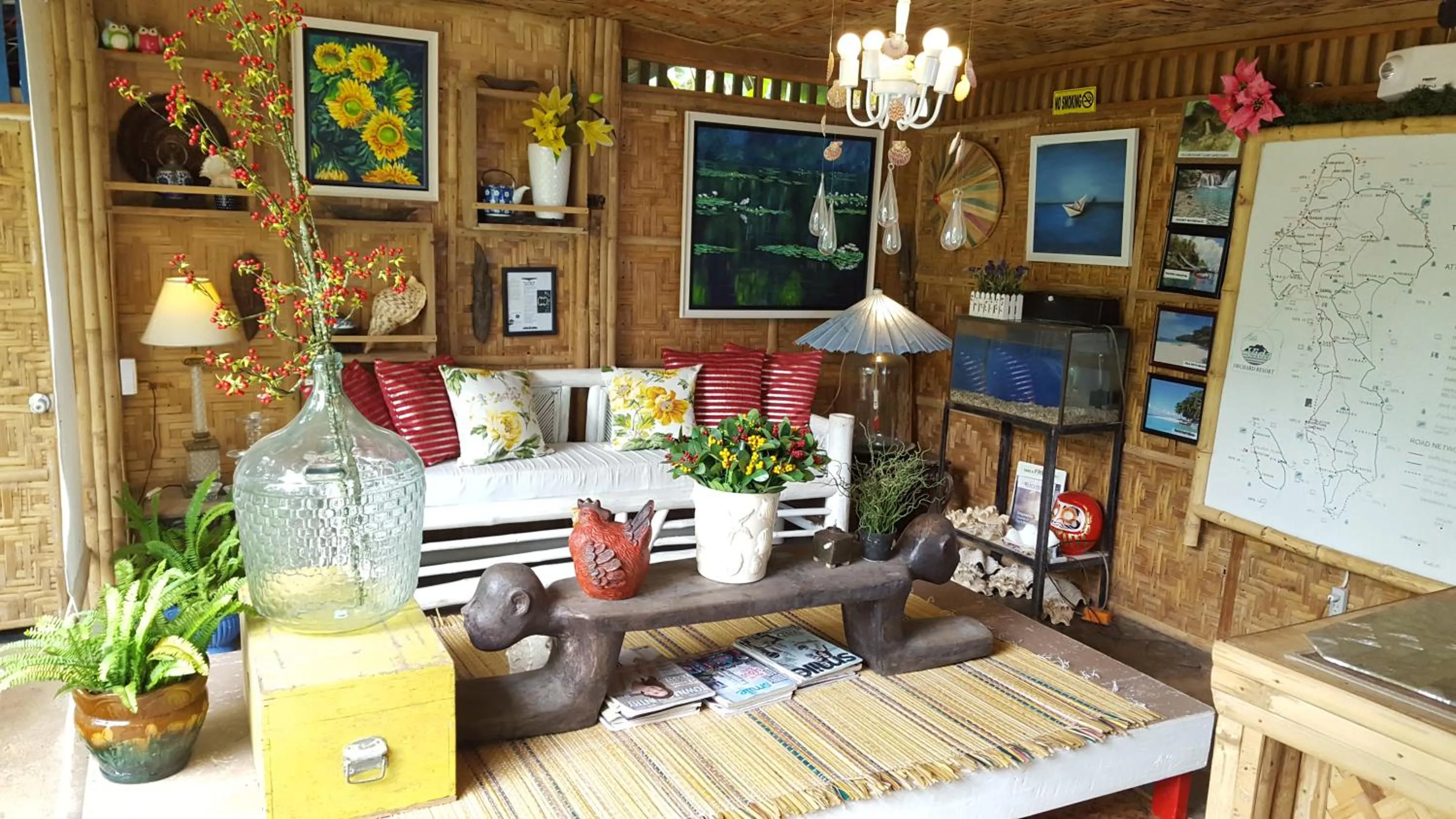 Lobby or reception in La Vida Hostel Samal Island