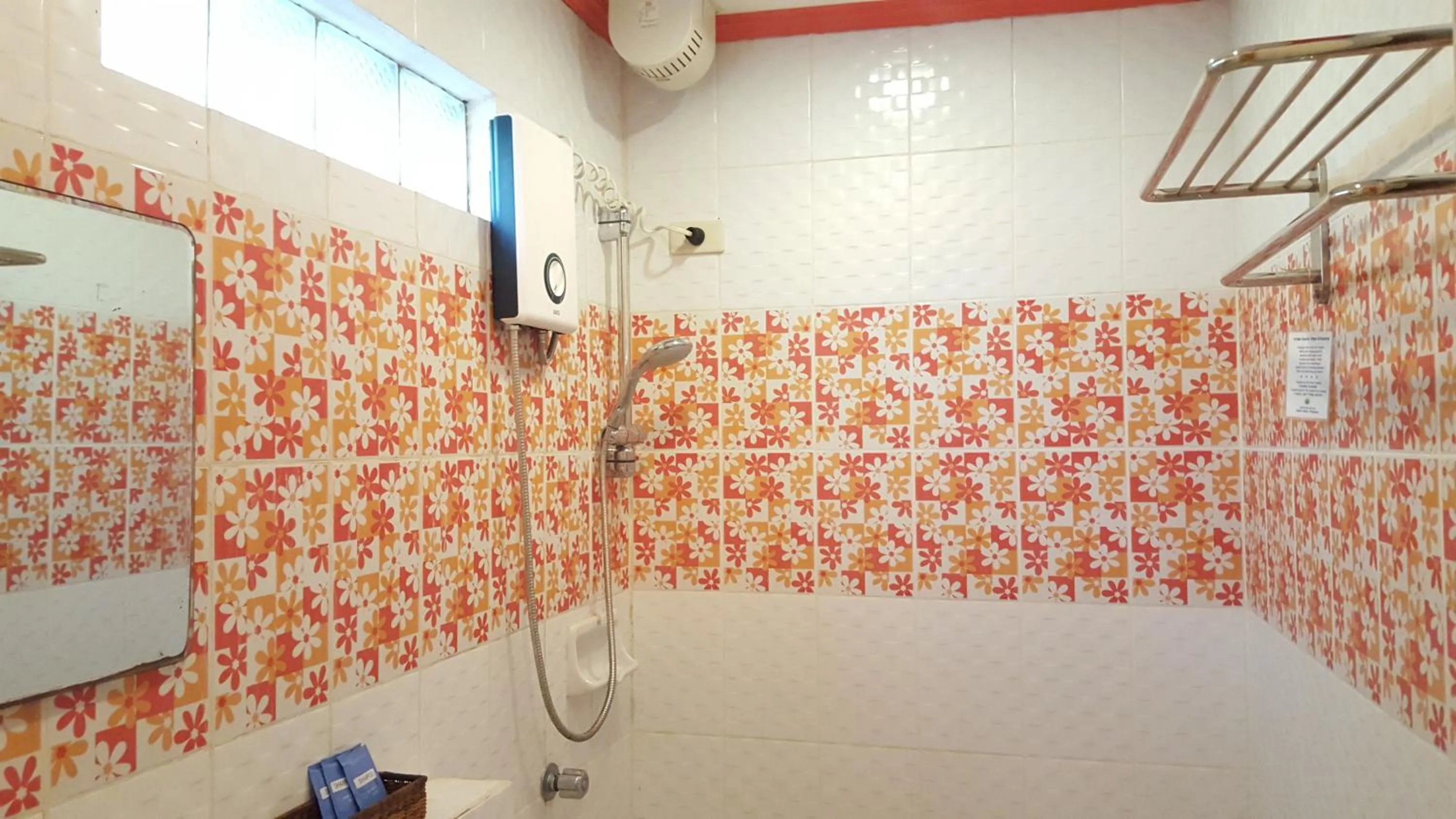 Shower in La Vida Hostel Samal Island
