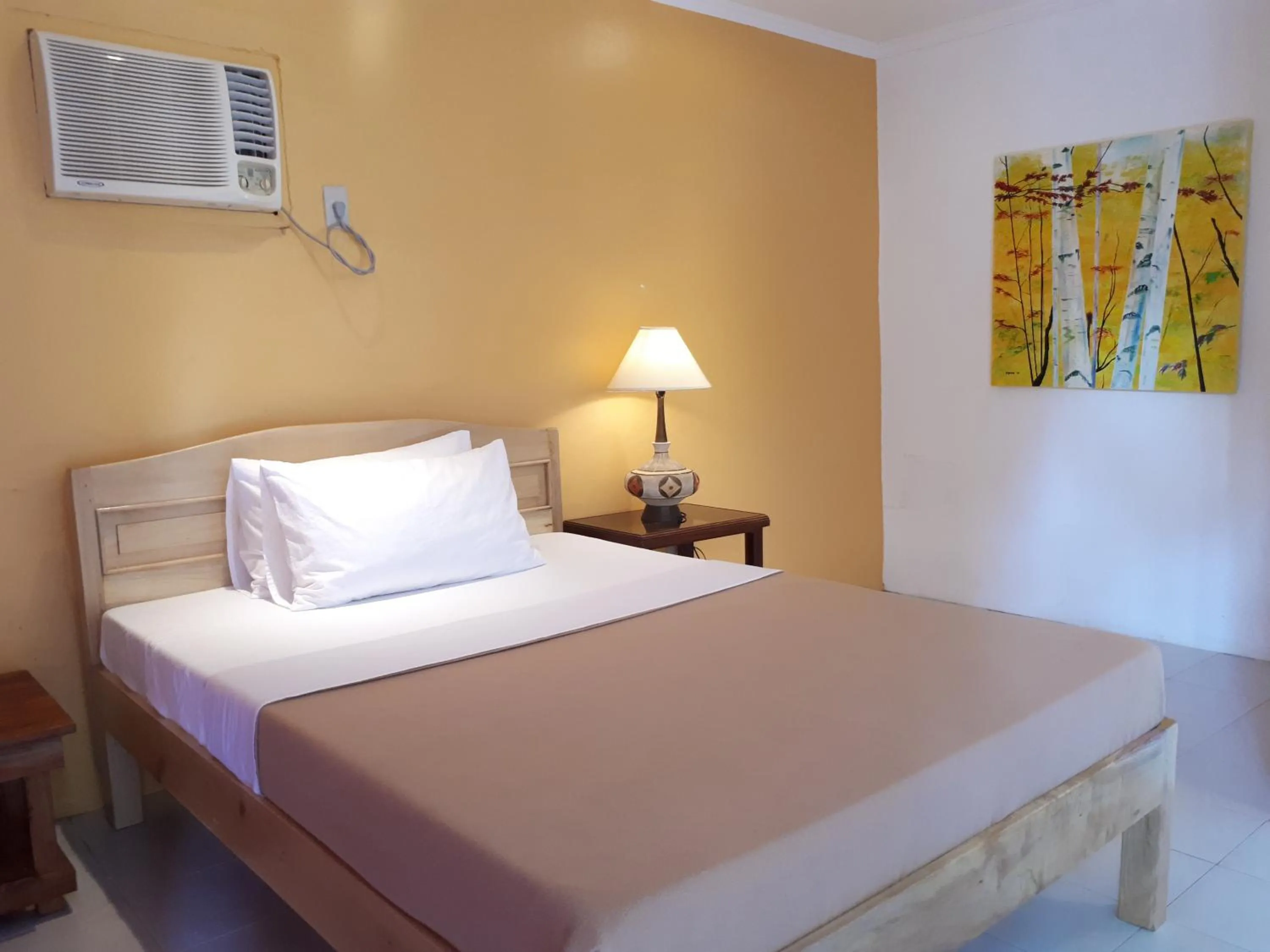 Bedroom, Bed in La Vida Hostel Samal Island