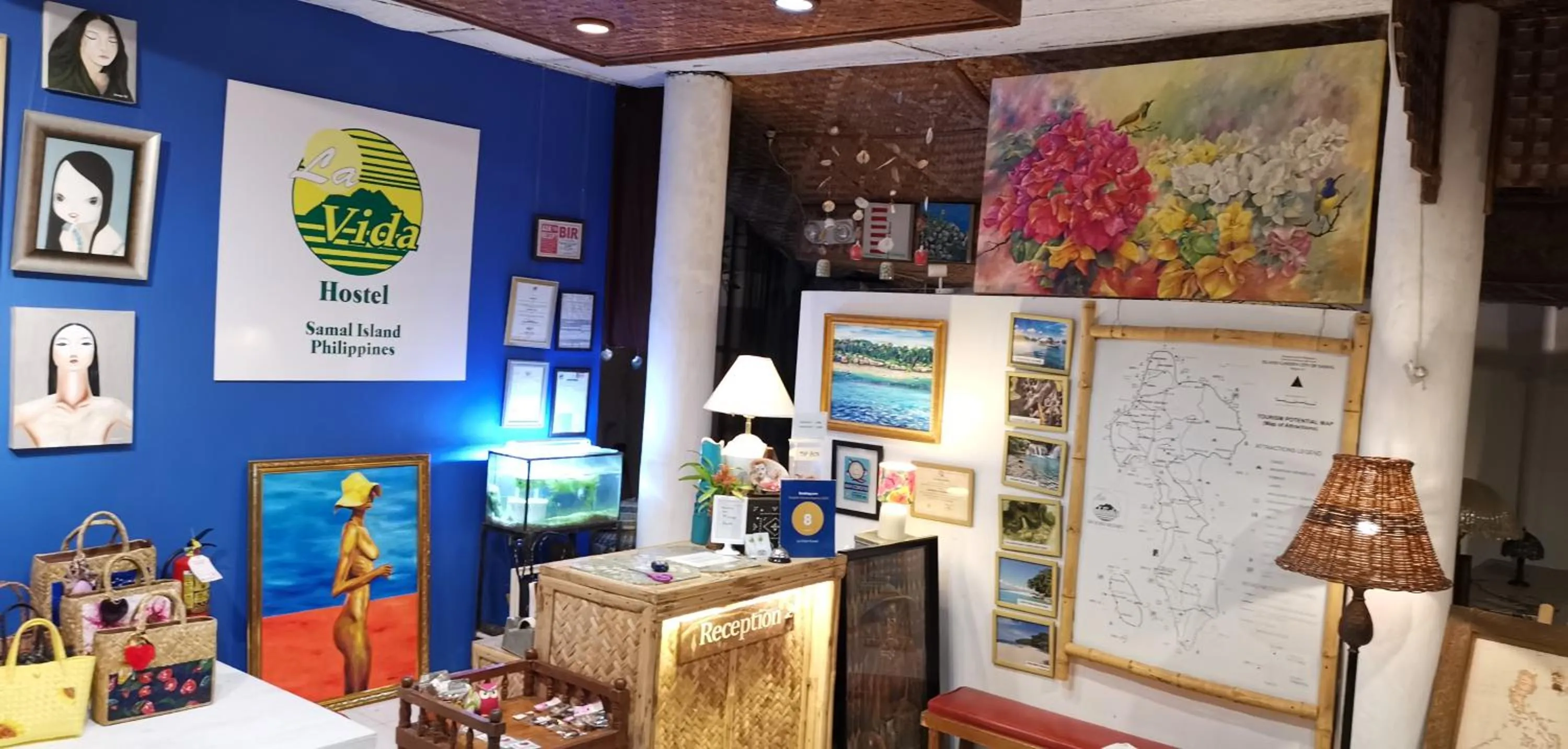 Lobby or reception in La Vida Hostel Samal Island