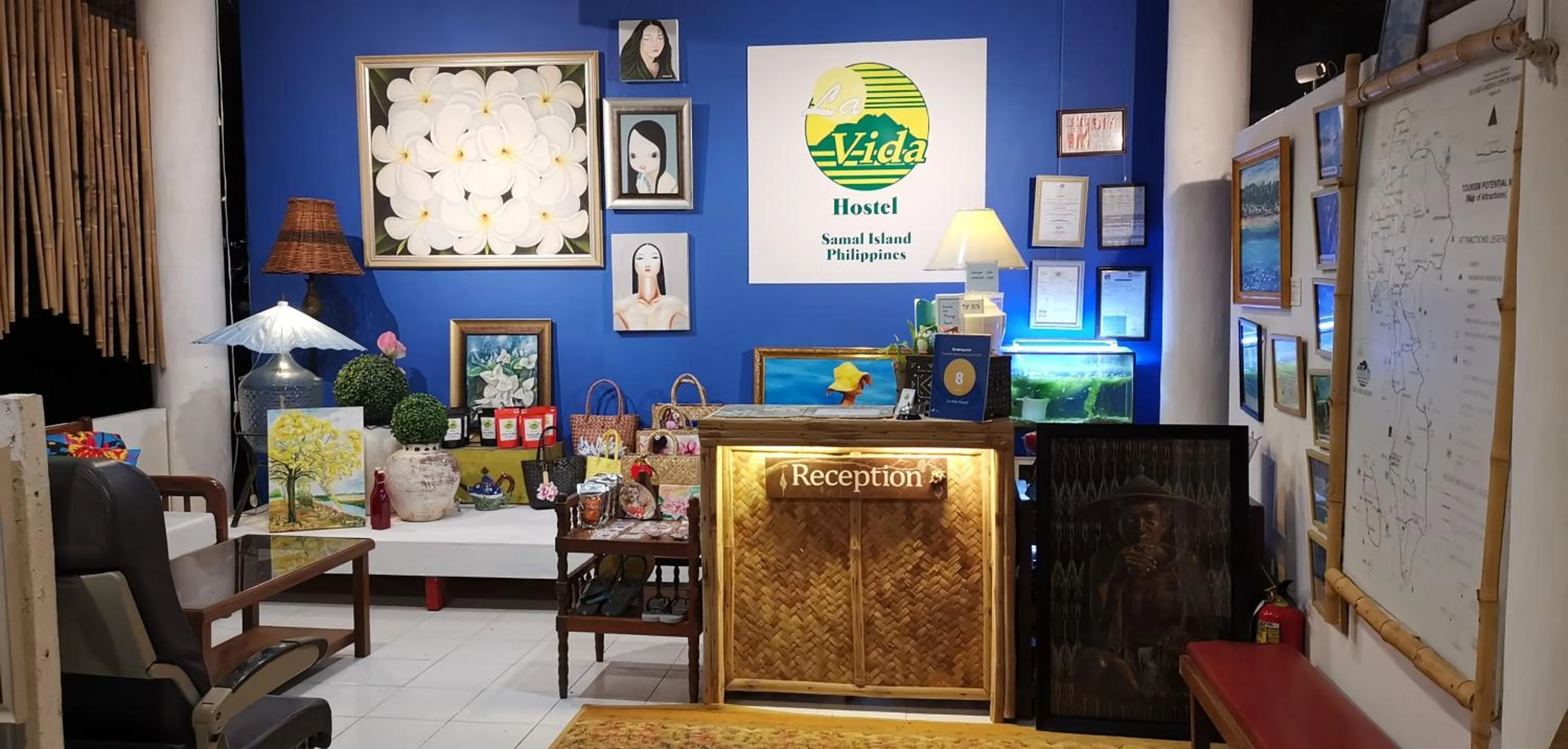Lobby or reception in La Vida Hostel Samal Island