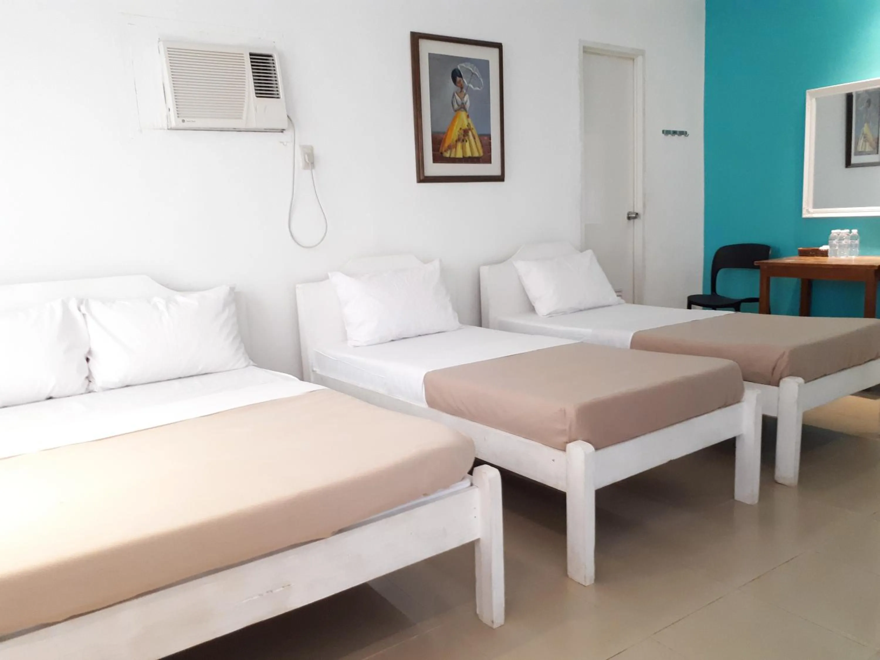 Bedroom, Bed in La Vida Hostel Samal Island