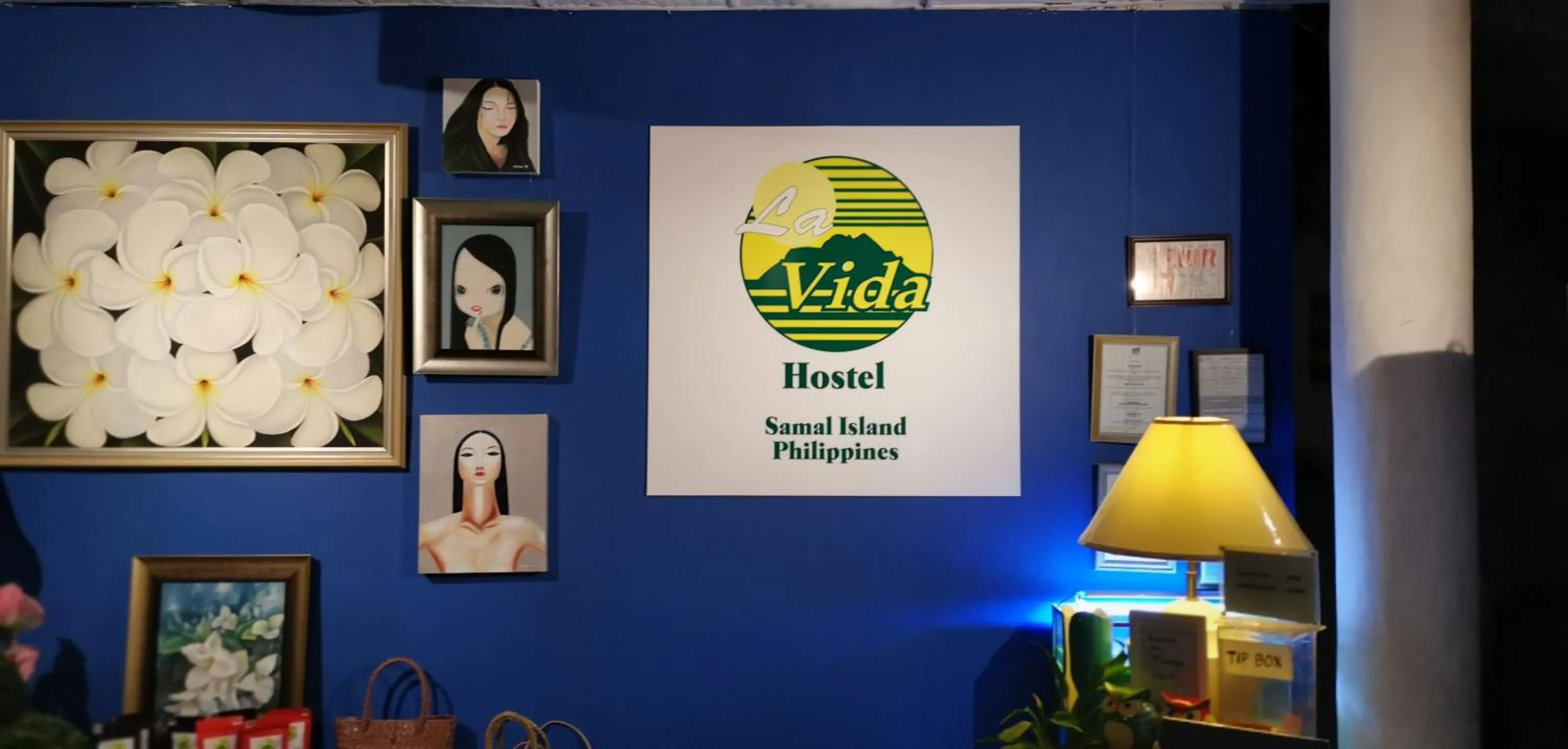 Lobby or reception in La Vida Hostel Samal Island
