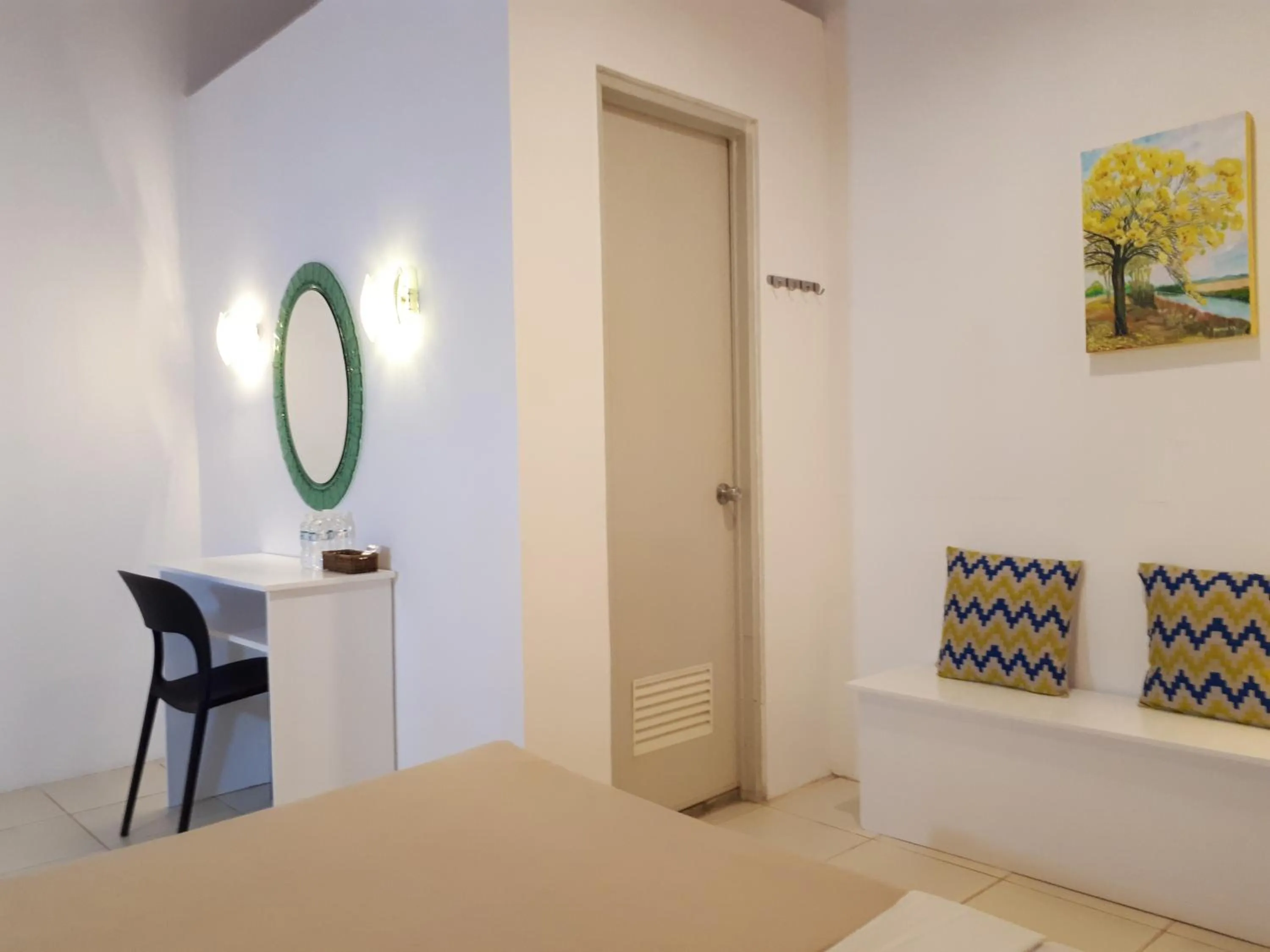 Toilet in La Vida Hostel Samal Island