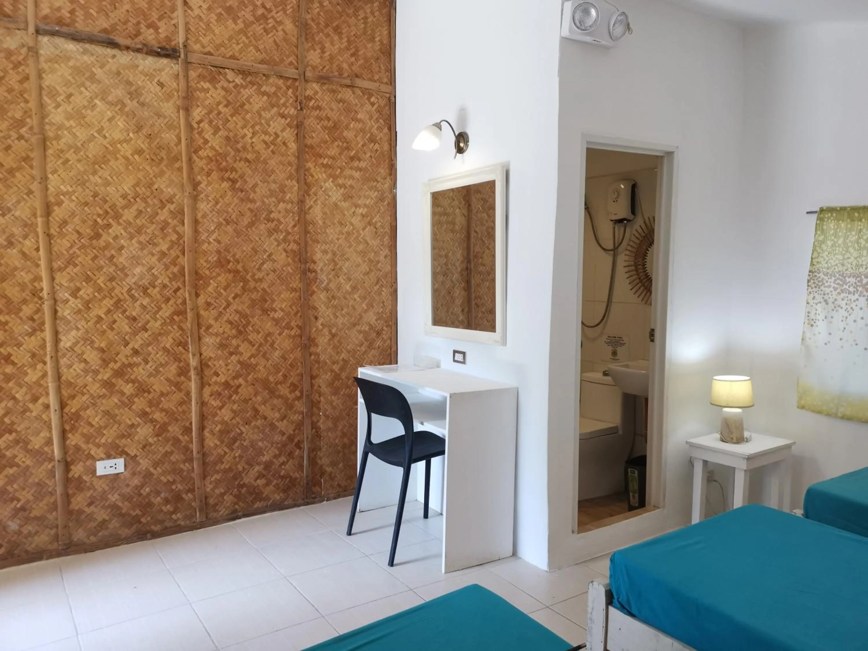 Bathroom, Bed in La Vida Hostel Samal Island