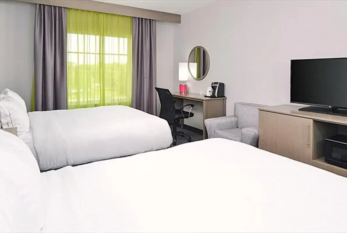 Standard Queen Room with Two Queen Beds in Holiday Inn Express & Suites Shippensburg by IHG Standard Queen Room with Two Queen Beds in Holiday Inn Express & Suites Shippensburg by IHG