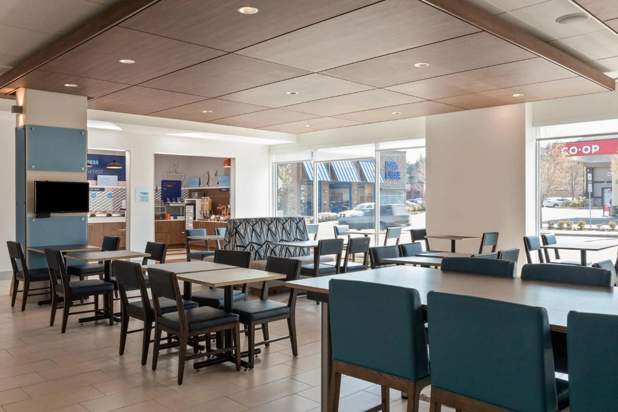Breakfast in Holiday Inn Express & Suites Victoria-Colwood by IHG