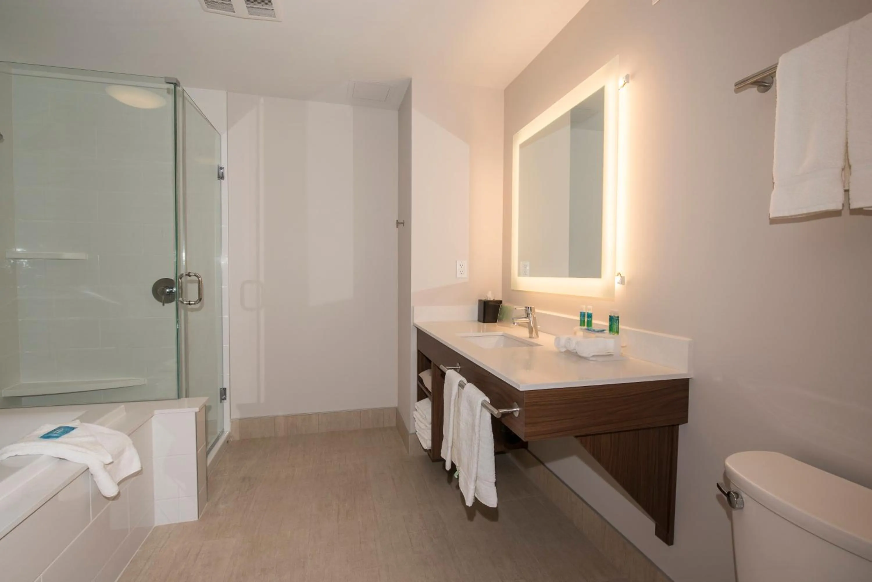 Photo of the whole room in Holiday Inn Express & Suites Victoria-Colwood by IHG