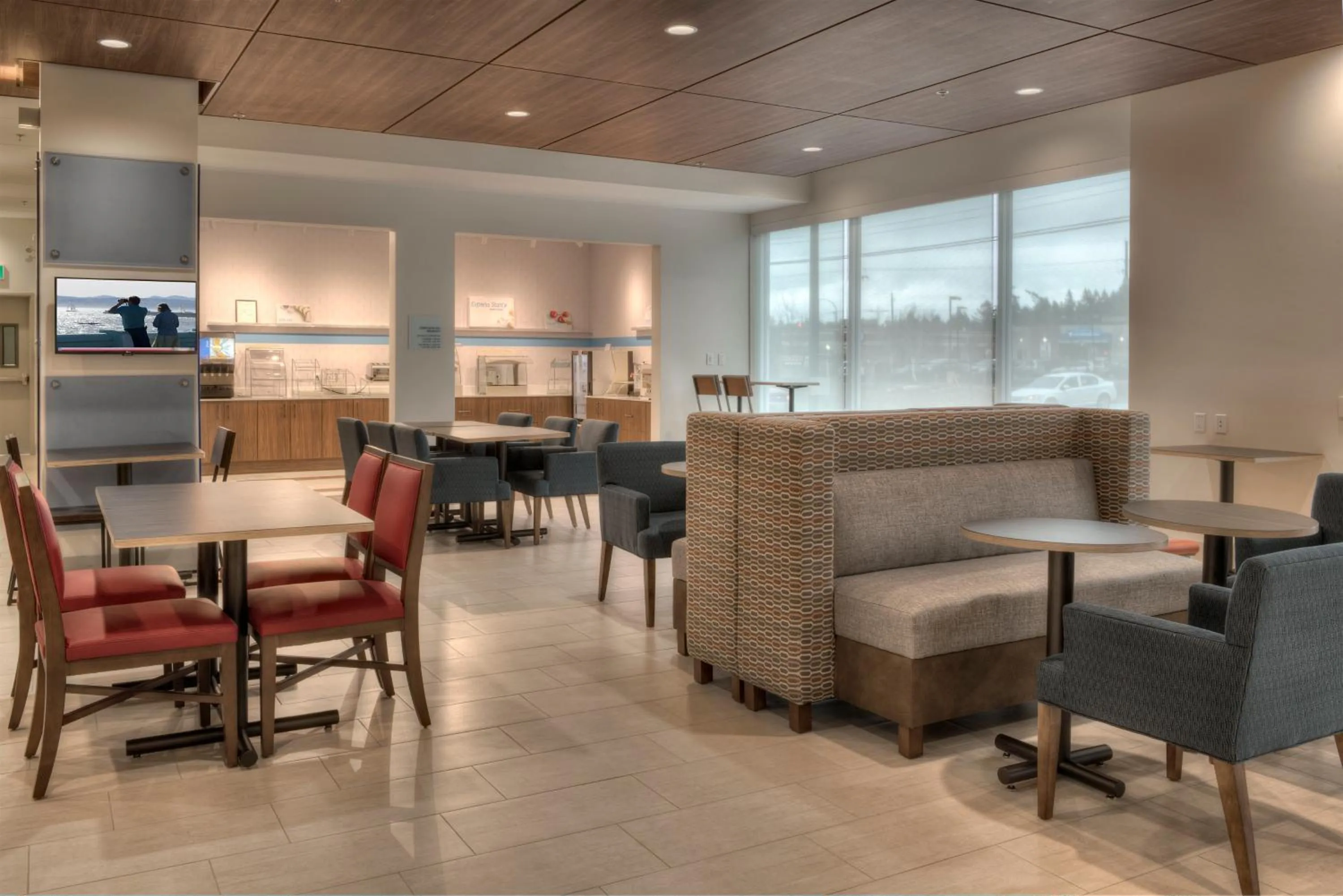 Breakfast in Holiday Inn Express & Suites Victoria-Colwood by IHG