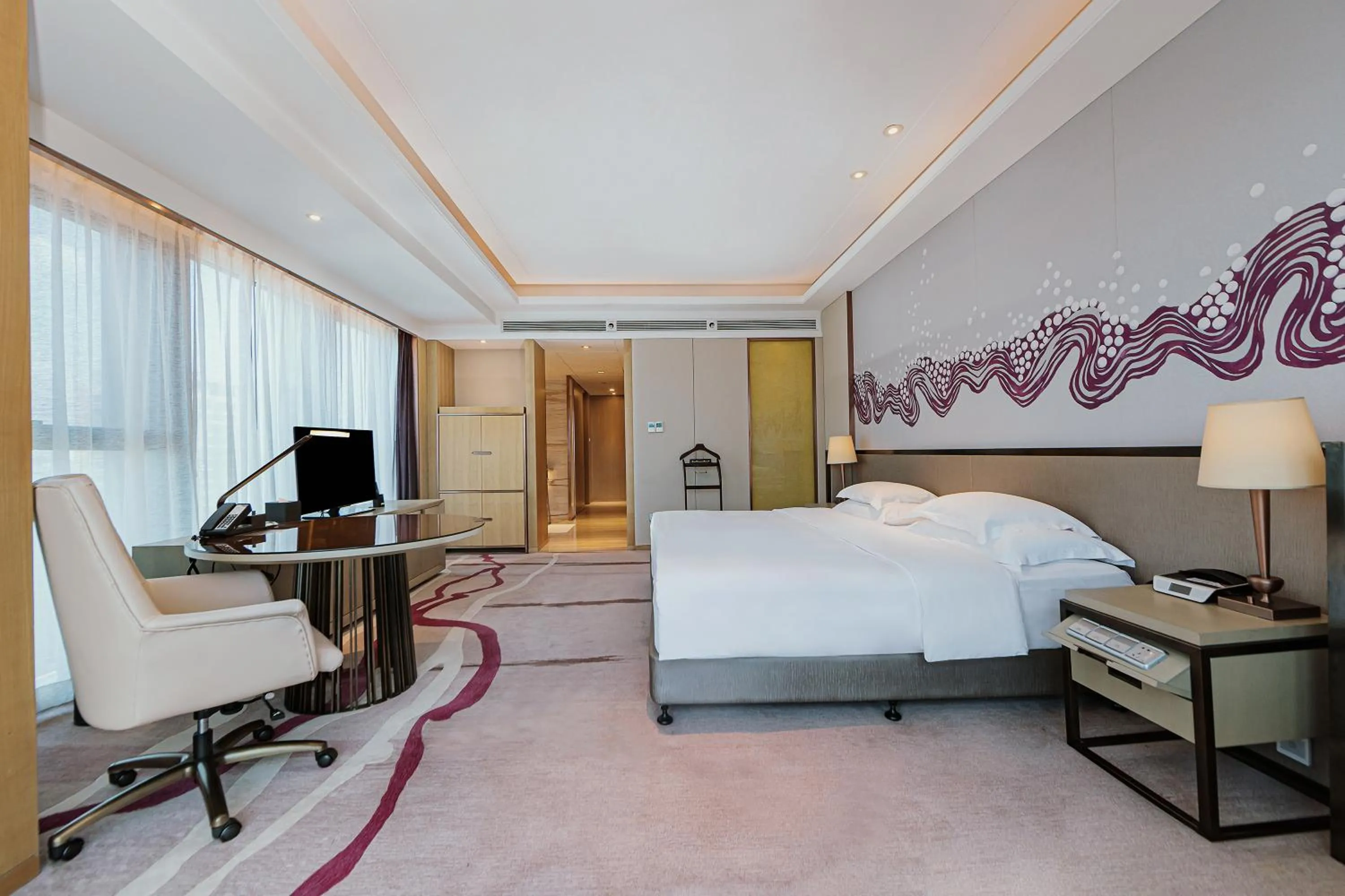 Bed in Crowne Plaza Yibin by IHG