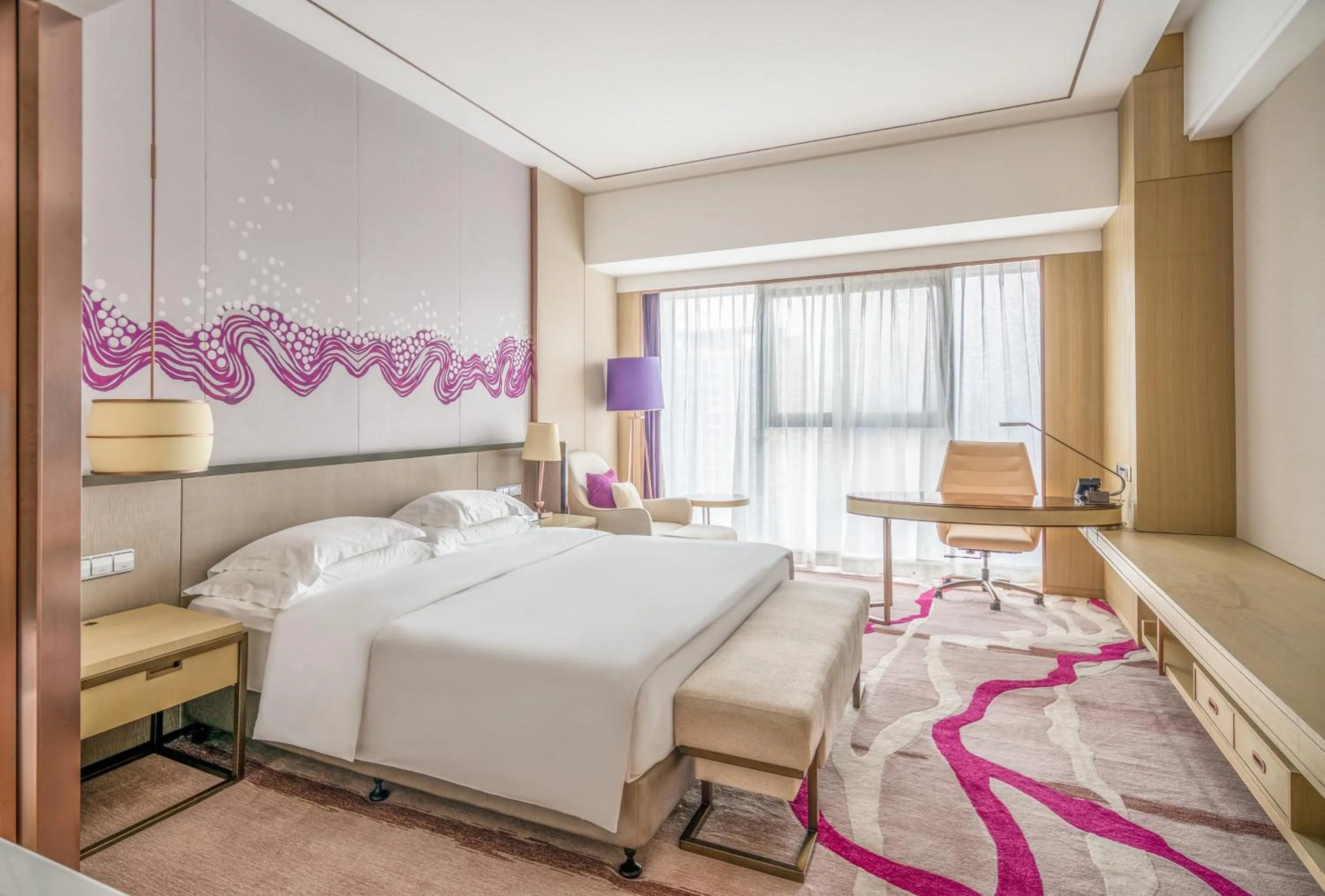 Photo of the whole room, Bed in Crowne Plaza Yibin by IHG