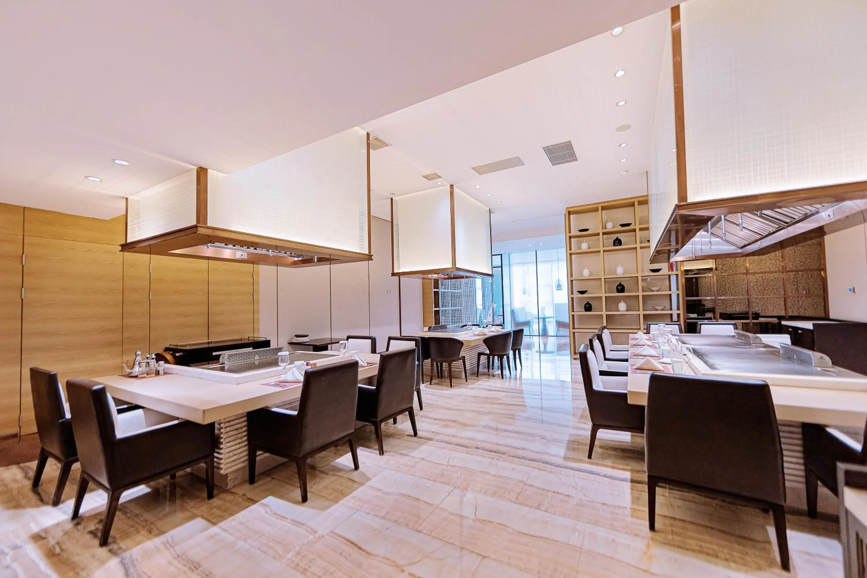 Restaurant/places to eat in Crowne Plaza Yibin by IHG