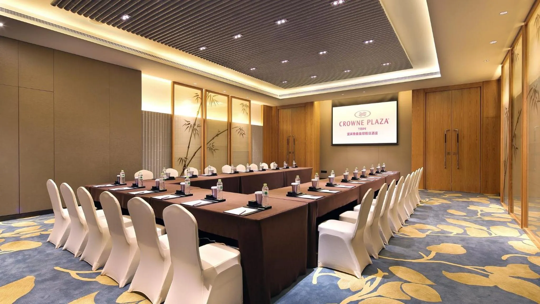 Meeting/conference room in Crowne Plaza Yibin by IHG