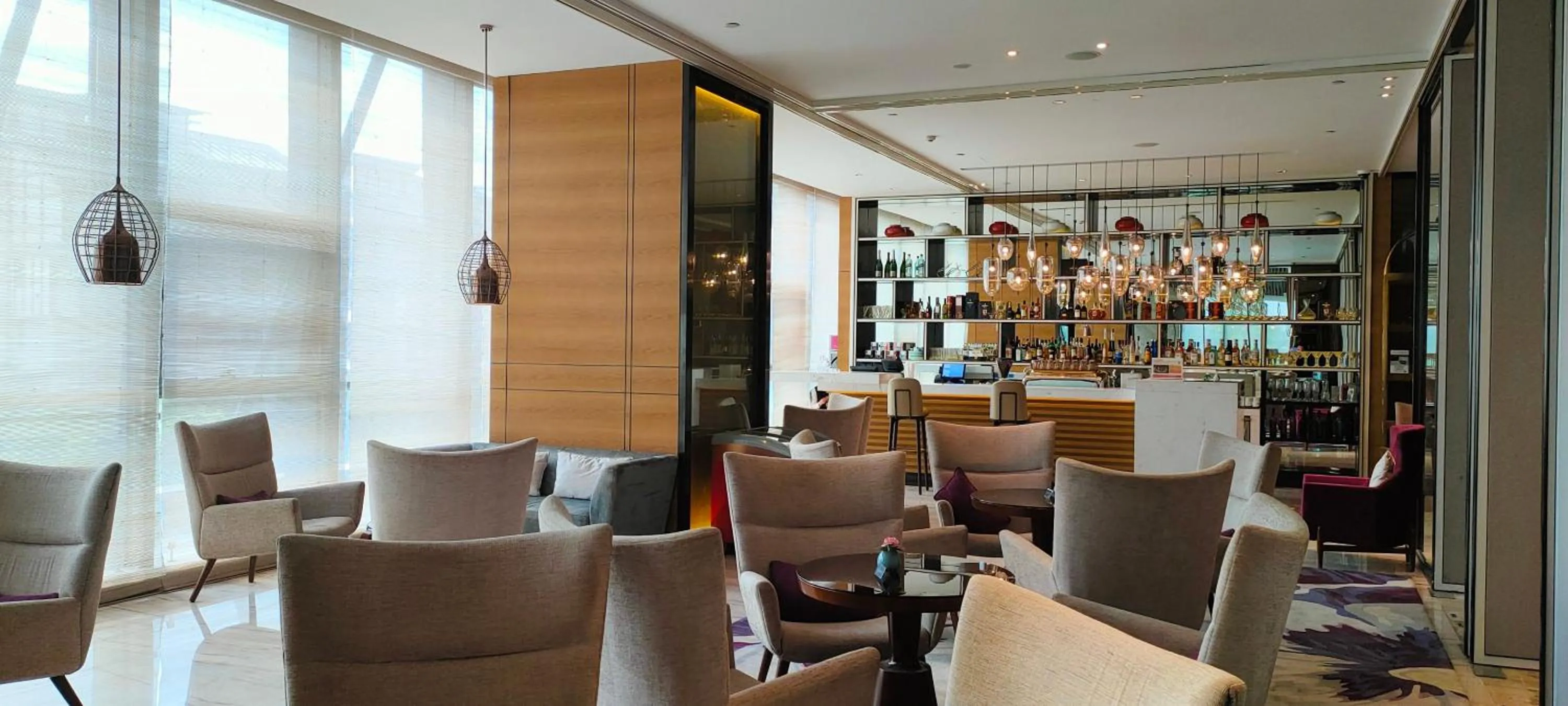 Lounge or bar in Crowne Plaza Yibin by IHG