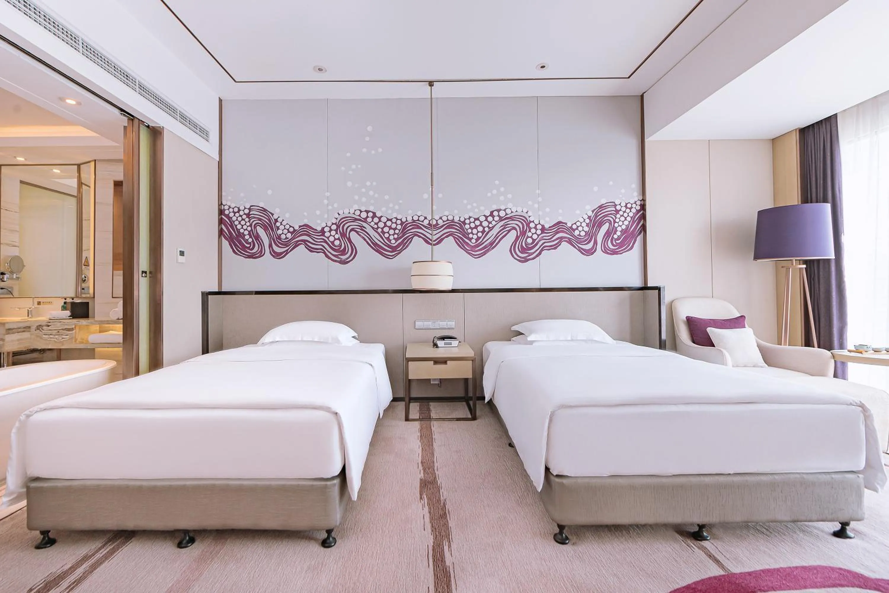 Bed in Crowne Plaza Yibin by IHG