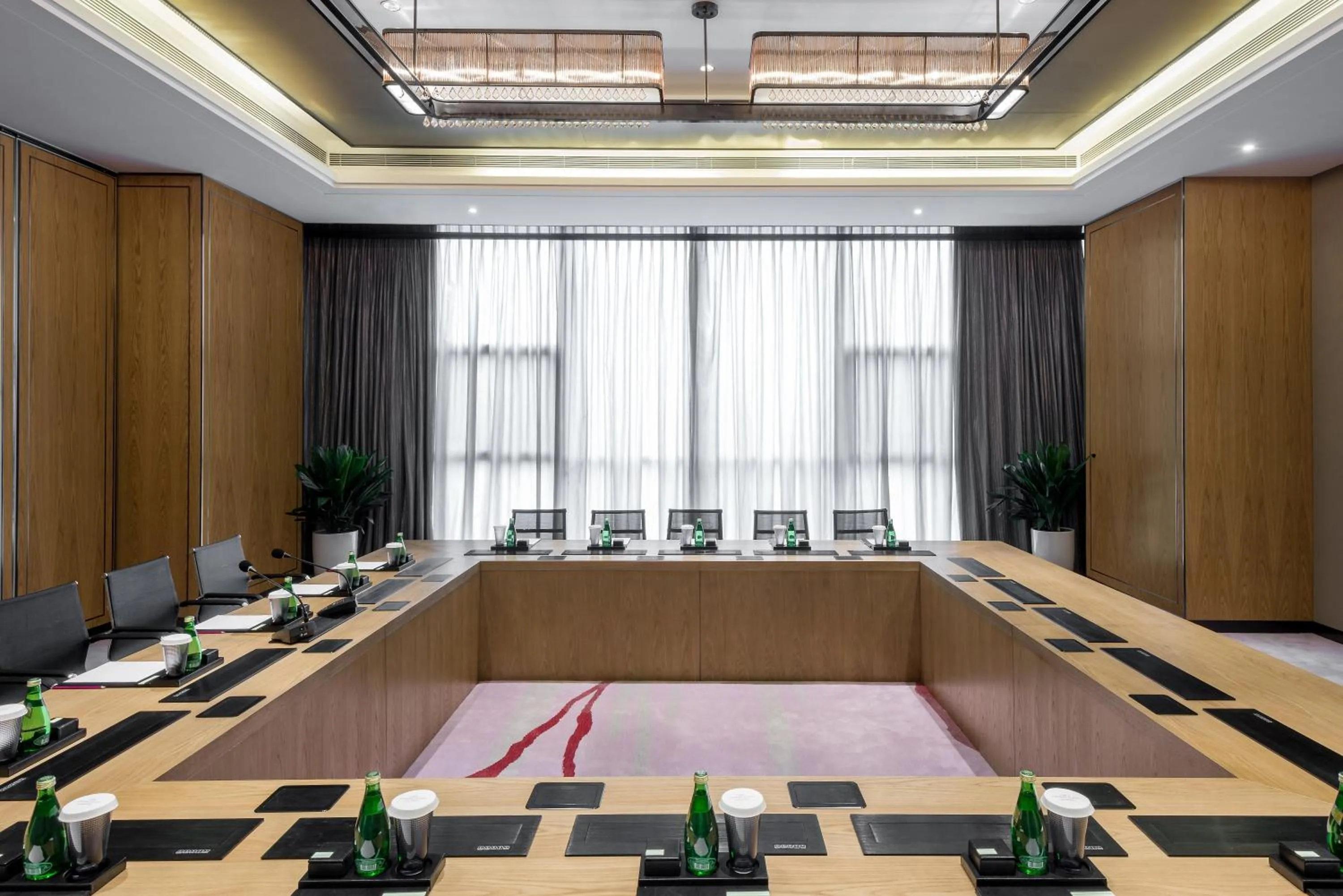 Meeting/conference room in Crowne Plaza Yibin by IHG