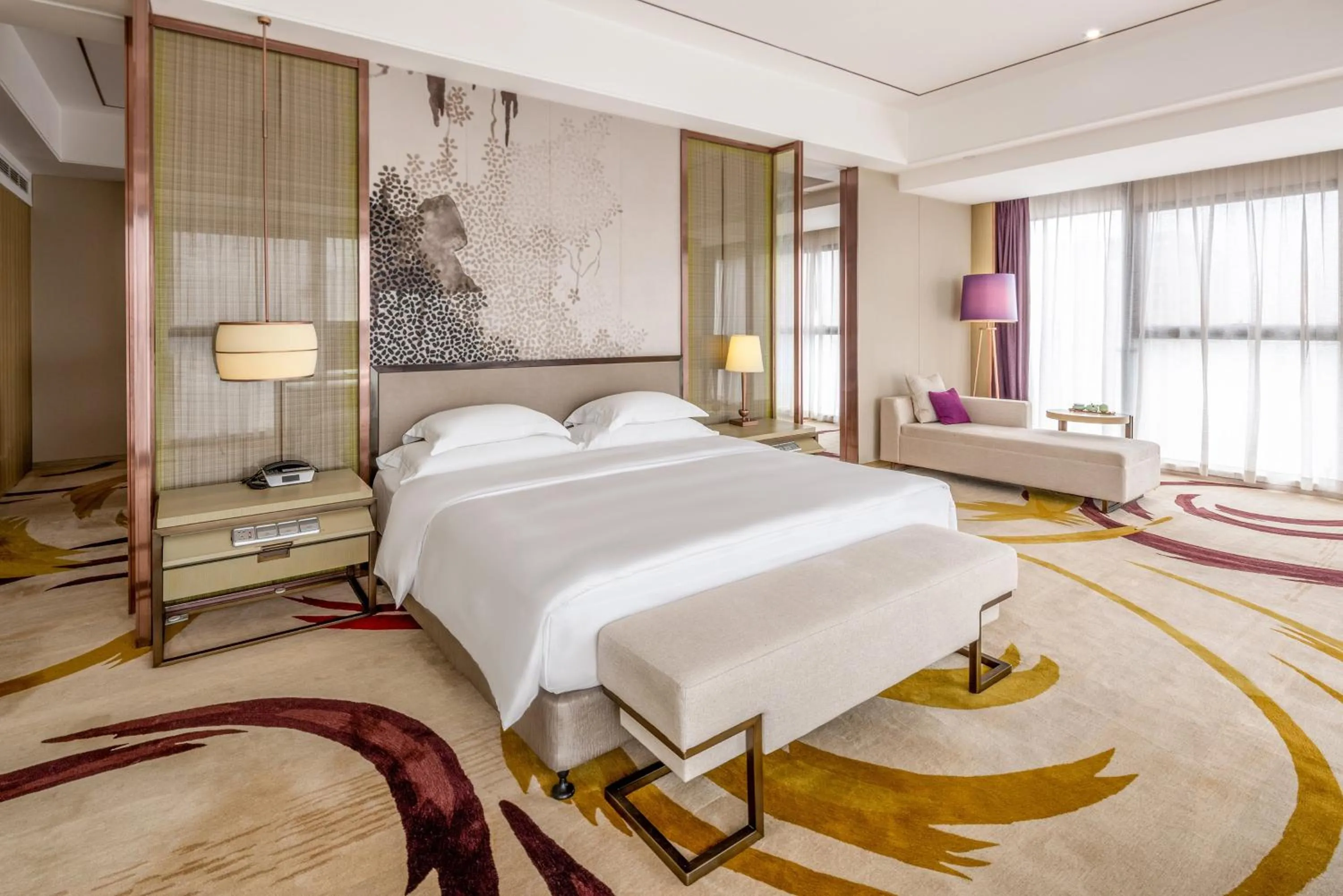Photo of the whole room, Bed in Crowne Plaza Yibin by IHG