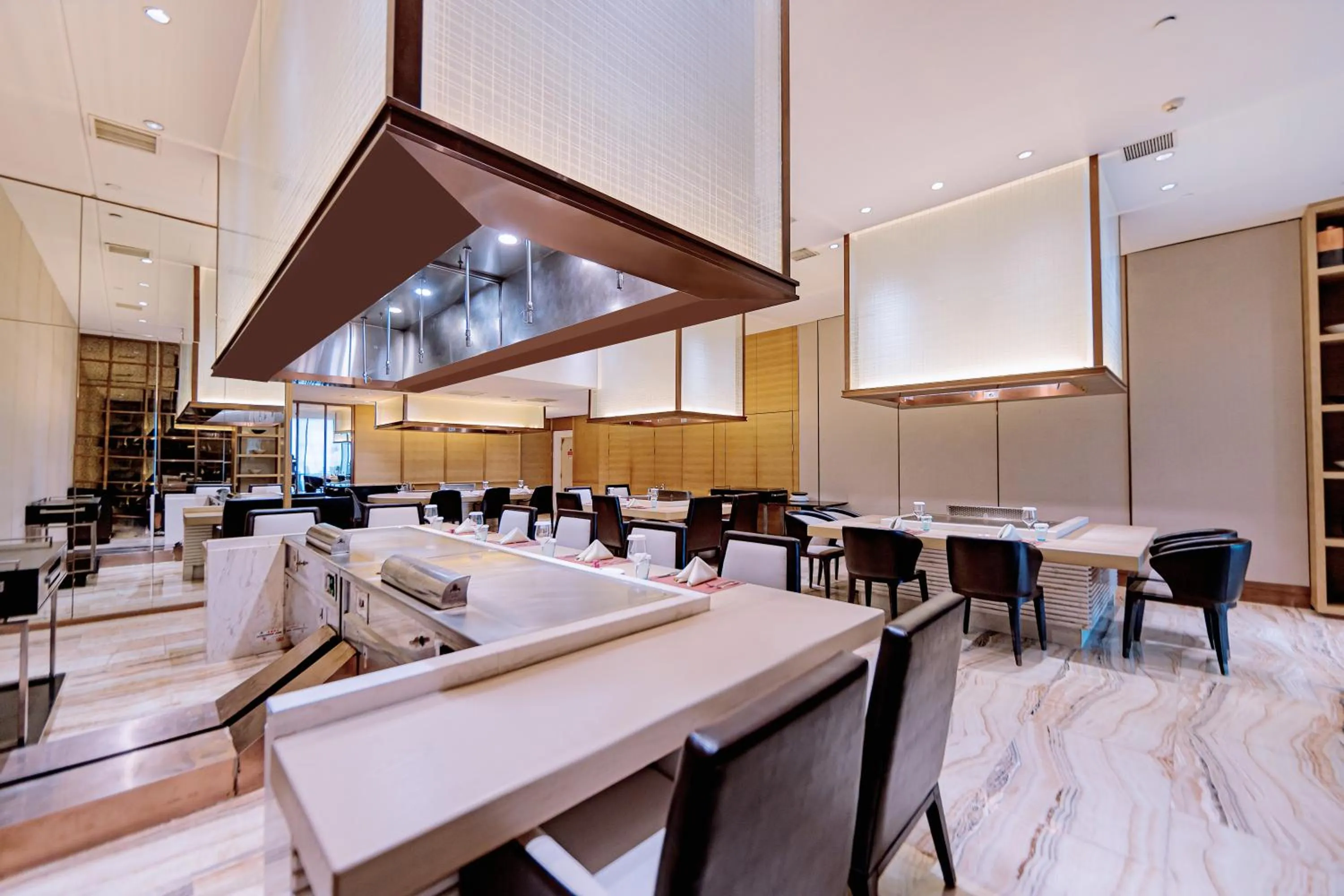 Restaurant/places to eat in Crowne Plaza Yibin by IHG