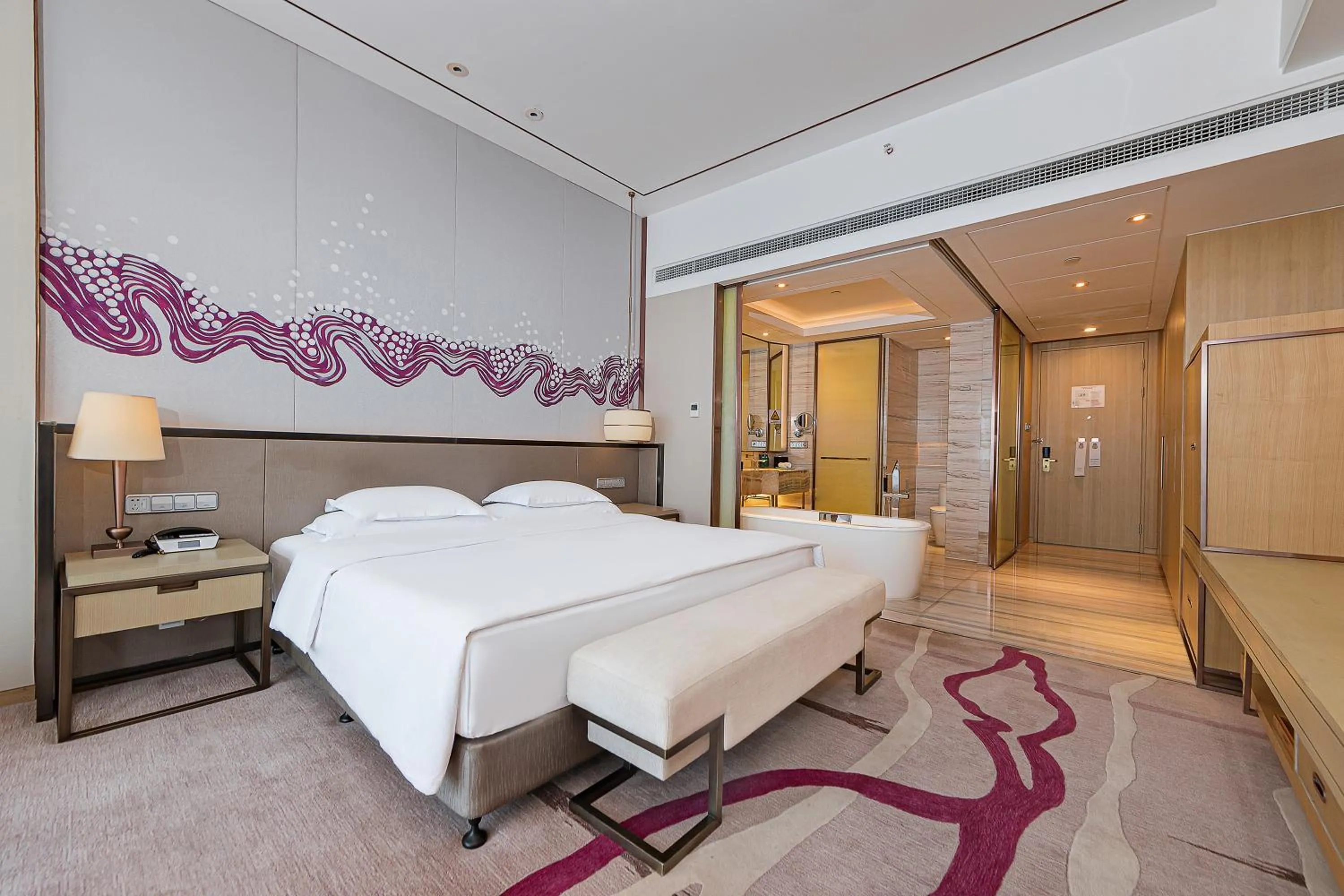 Bed in Crowne Plaza Yibin by IHG