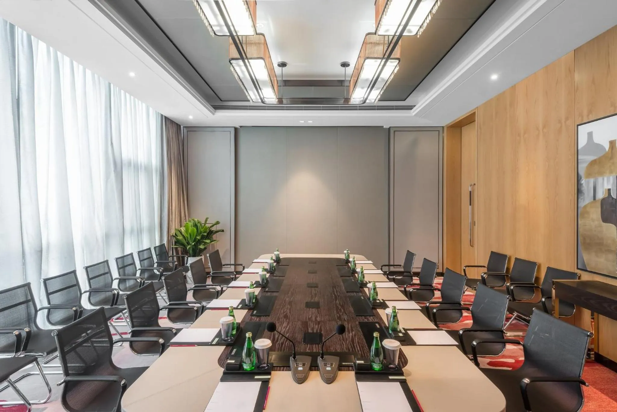 Meeting/conference room in Crowne Plaza Yibin by IHG