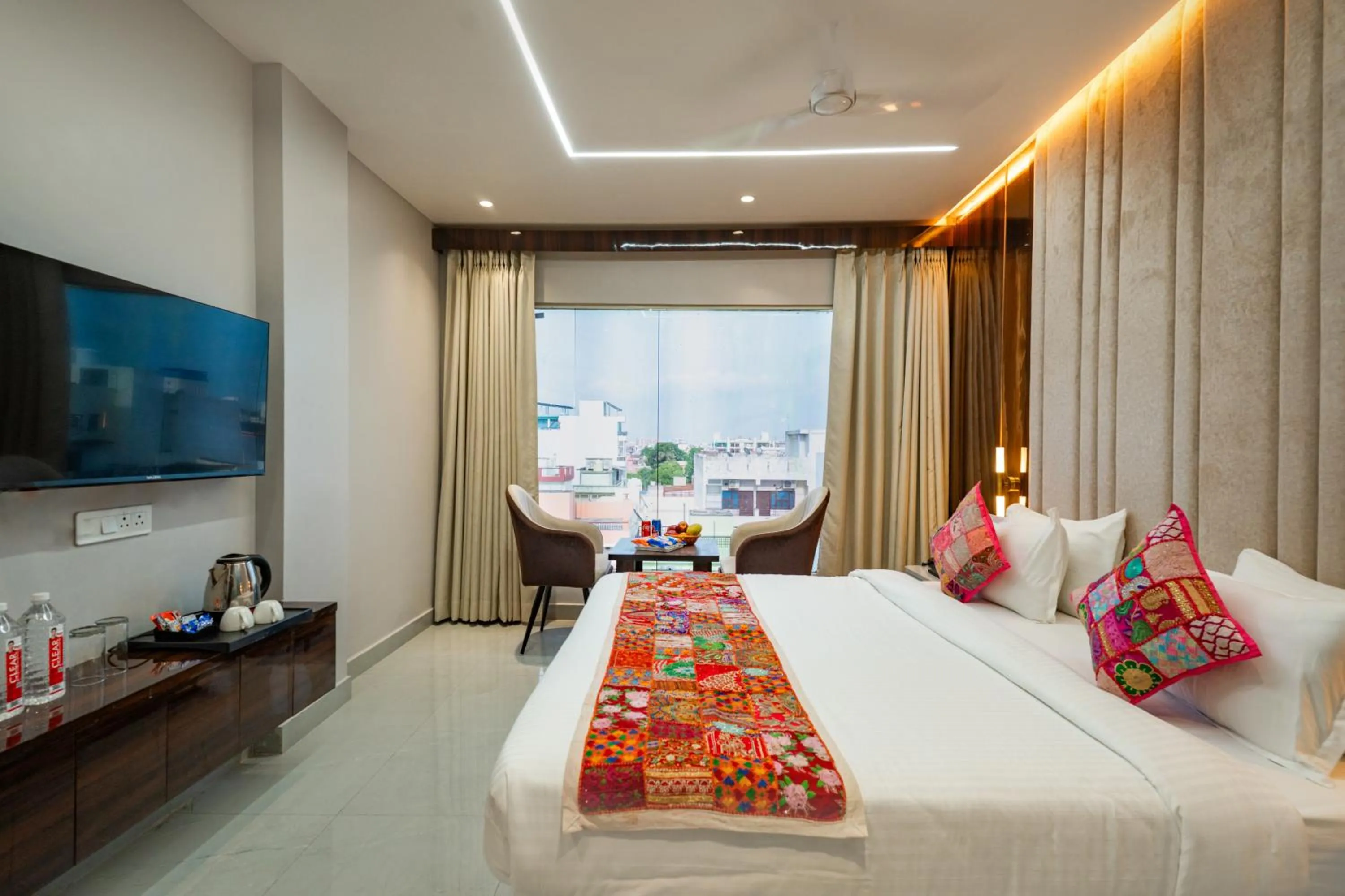 Bed in Tripli Hotels Evara Inn