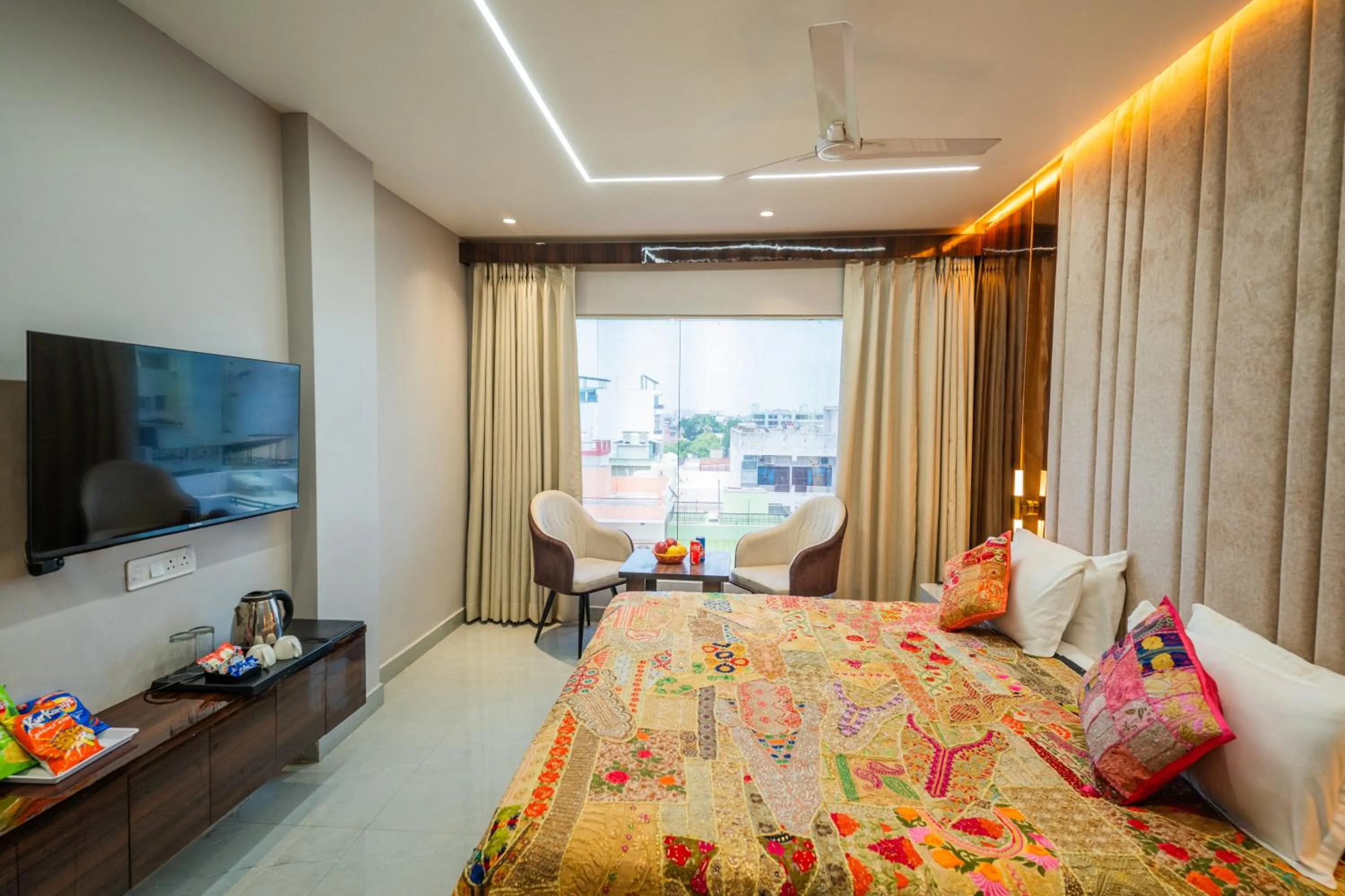 Bed in Tripli Hotels Evara Inn