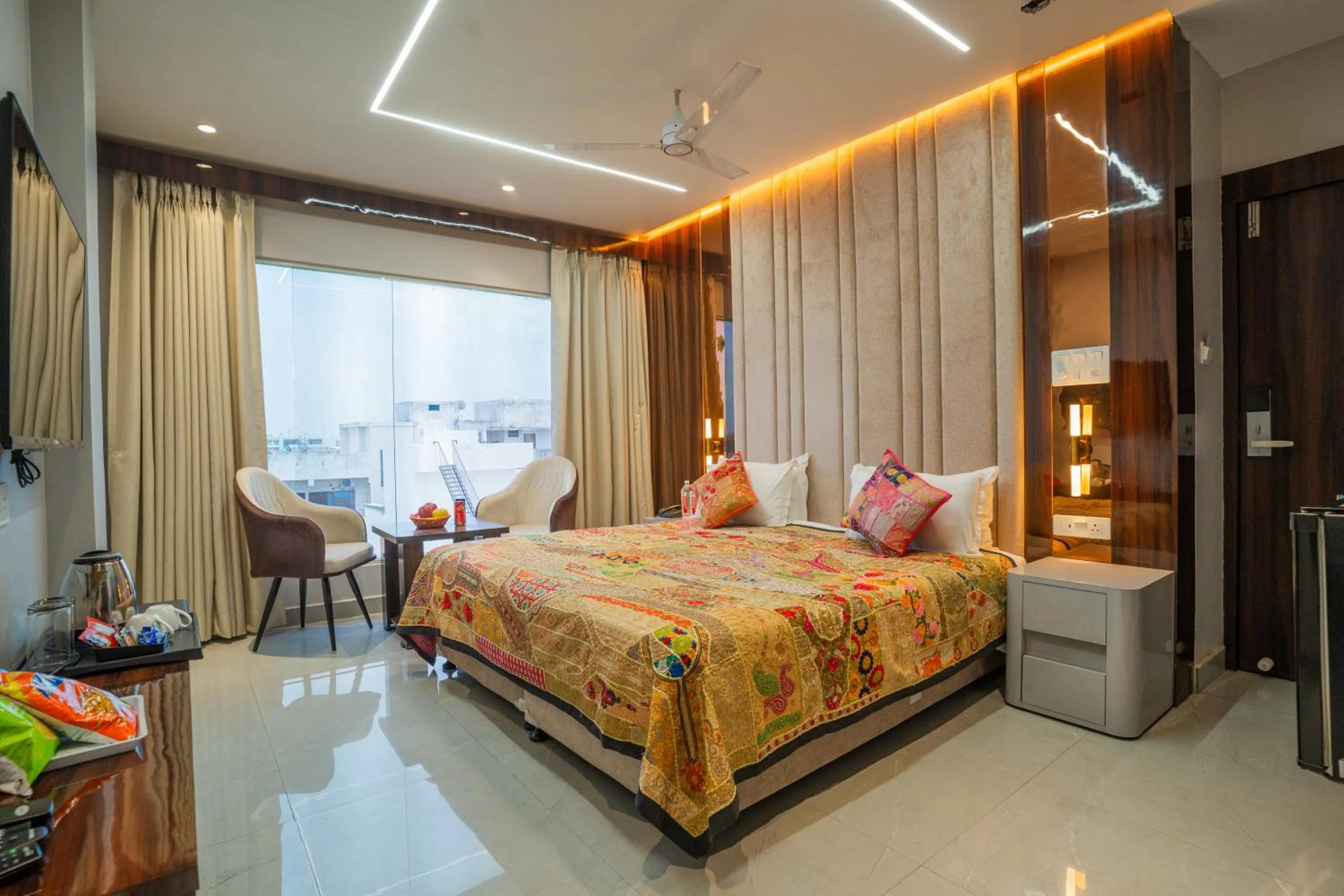 Bed in Tripli Hotels Evara Inn