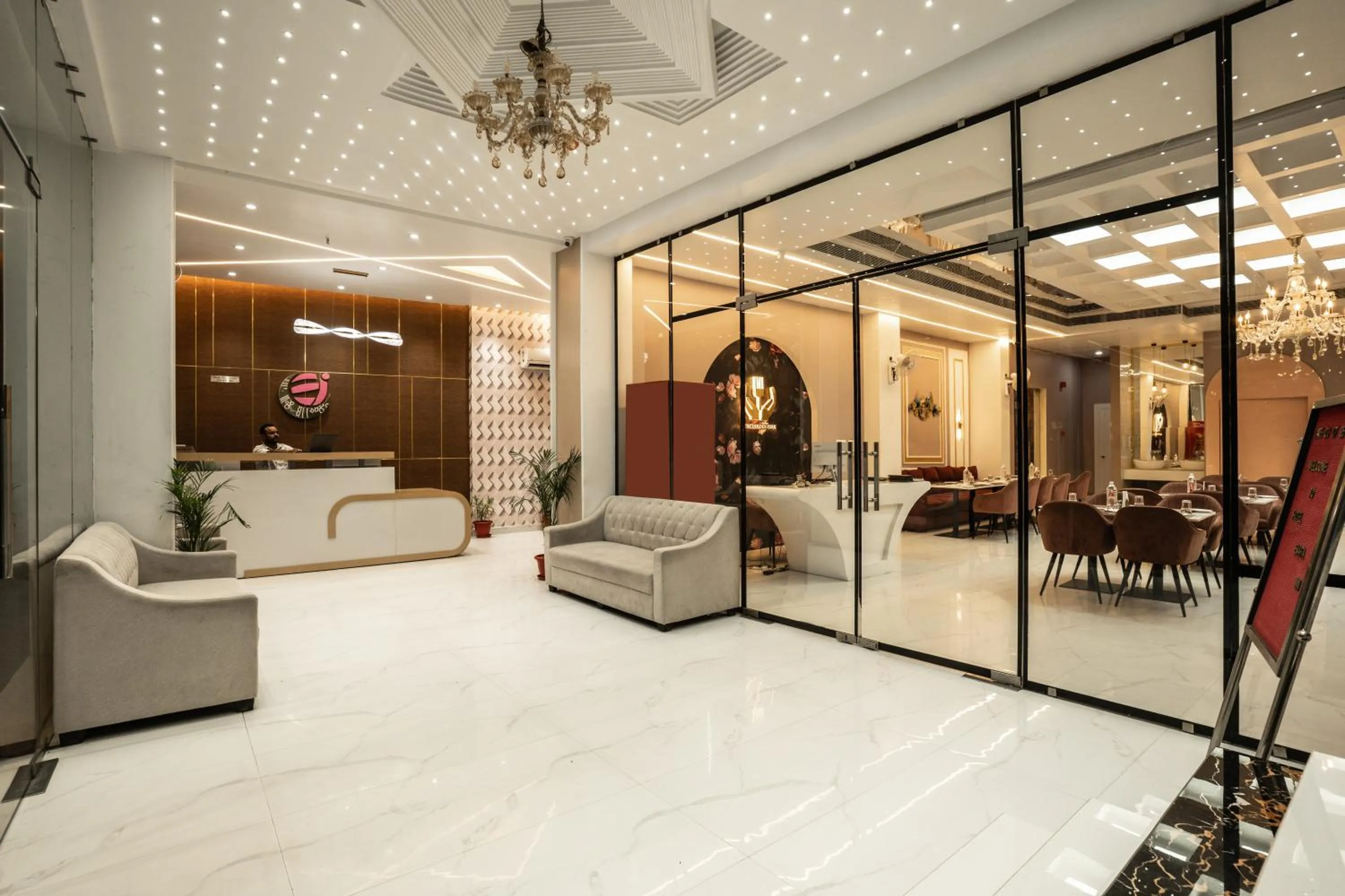 Lobby or reception in Tripli Hotels Evara Inn