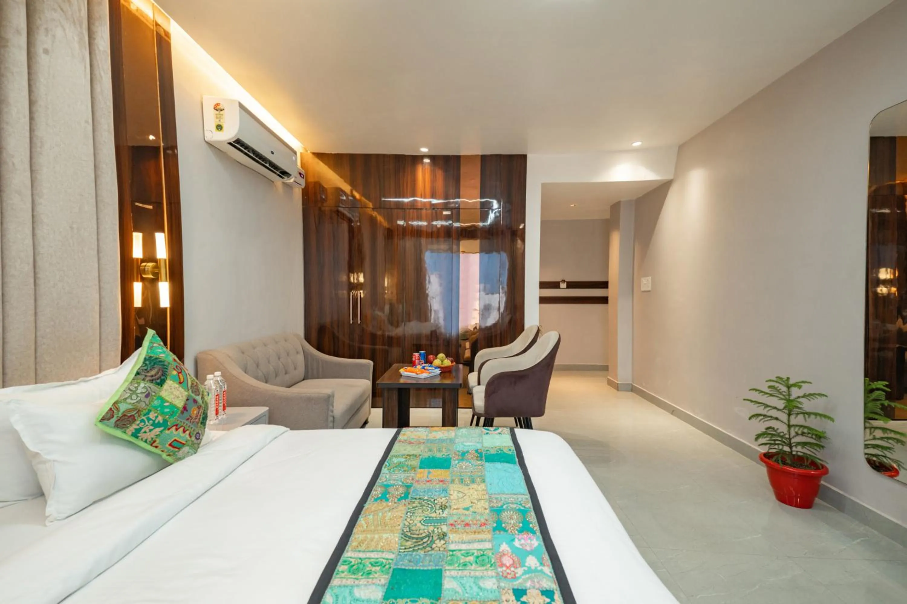 TV and multimedia, Bed in Tripli Hotels Evara Inn