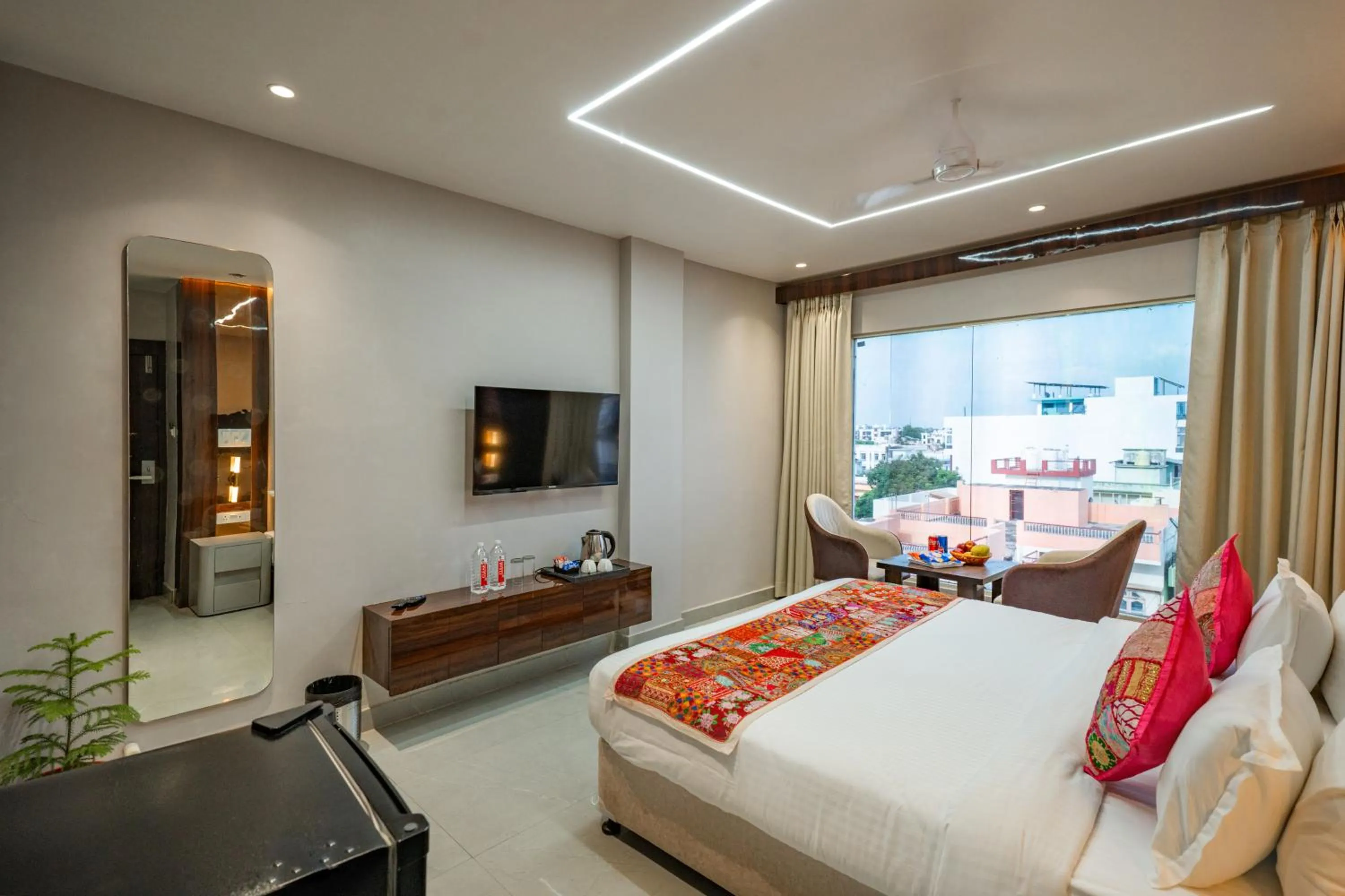 Bed in Tripli Hotels Evara Inn