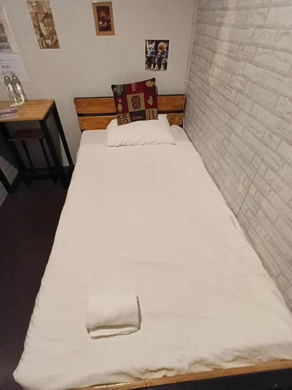 Photo of the whole room, Bed in La Belle Nuit House