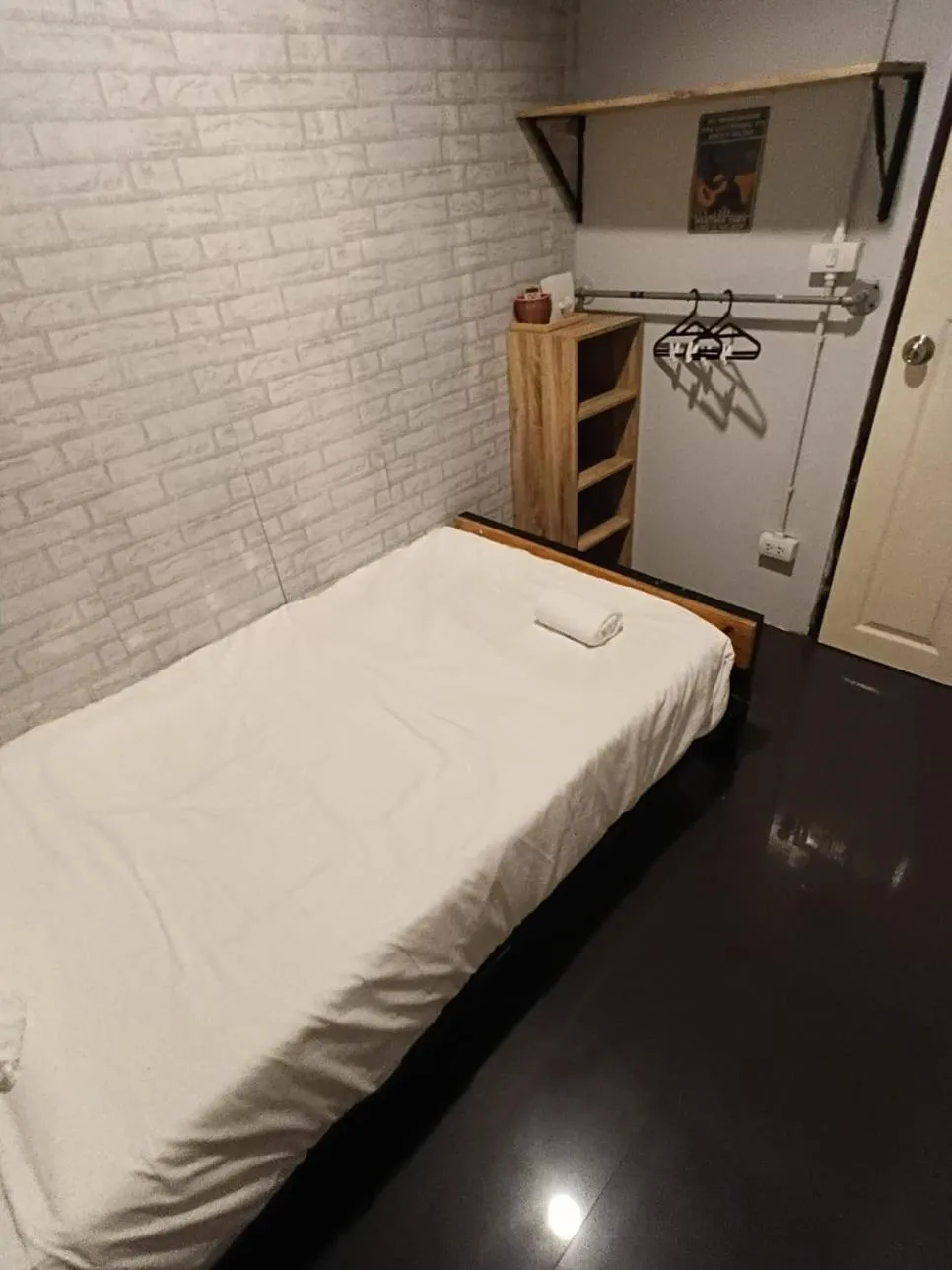 Photo of the whole room, Bed in La Belle Nuit House