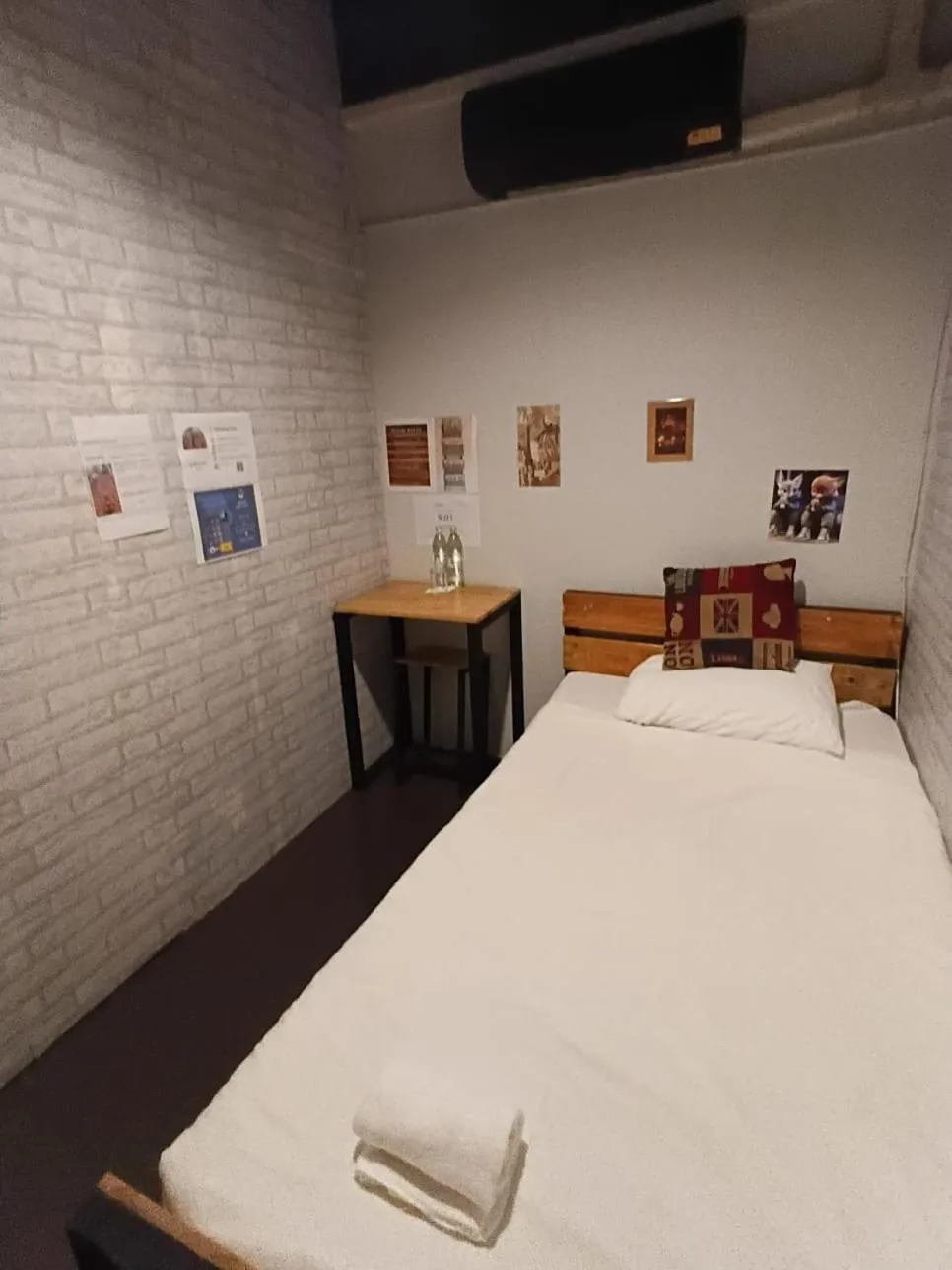 Photo of the whole room, Bed in La Belle Nuit House